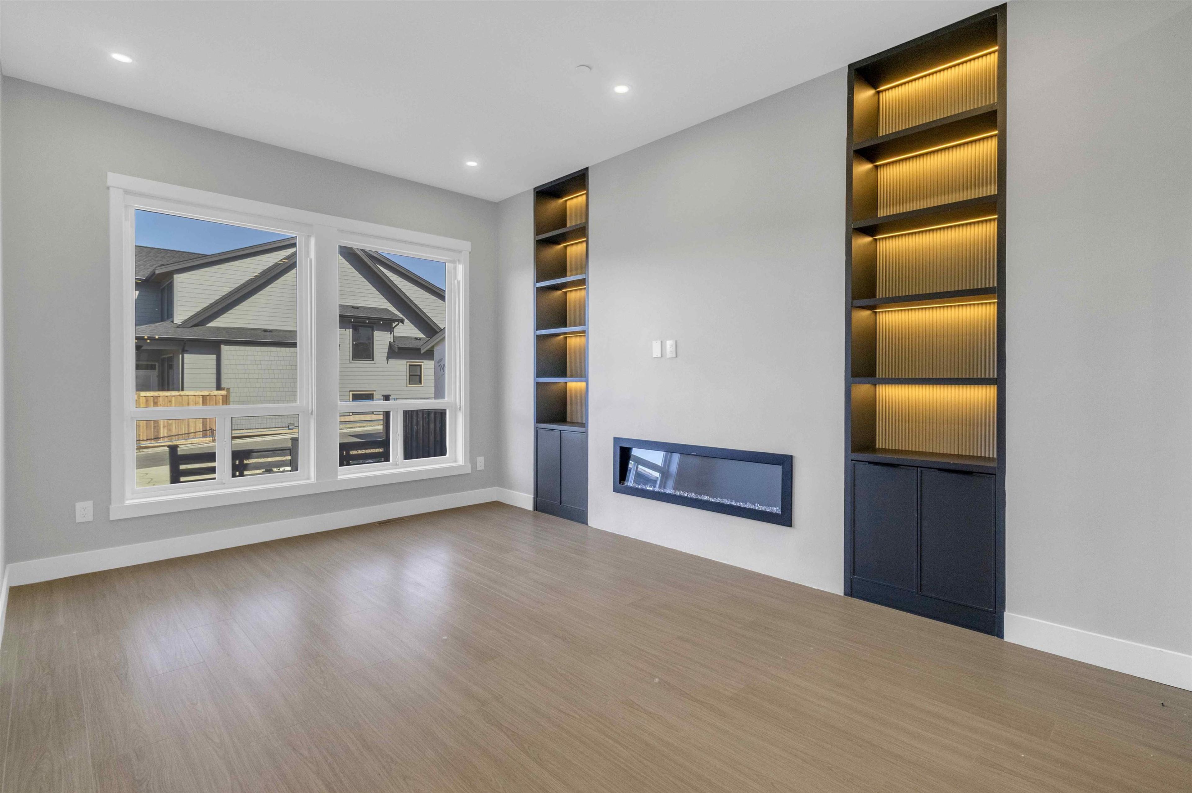 7686 196 STREET - 12