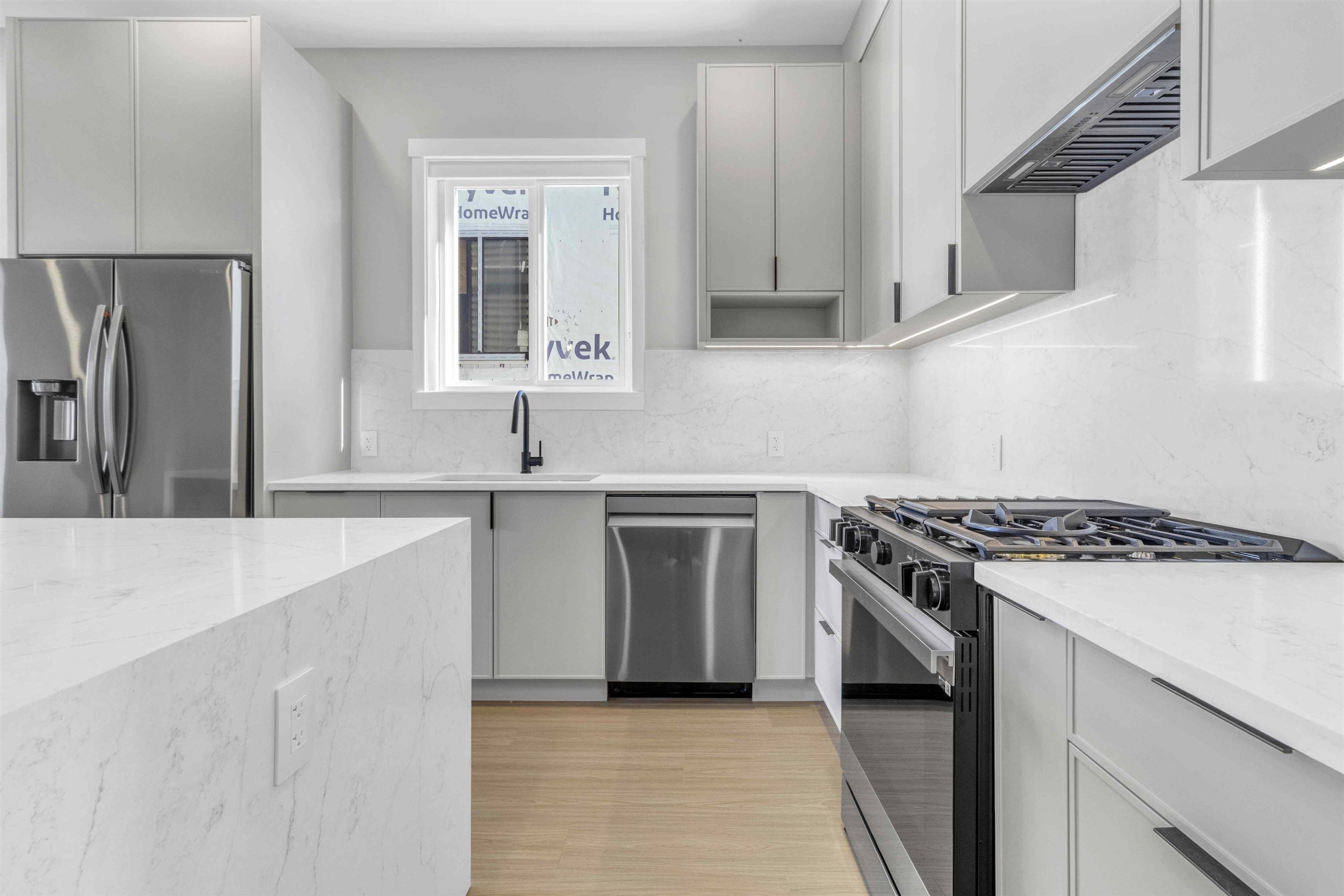 7686 196 STREET - 10