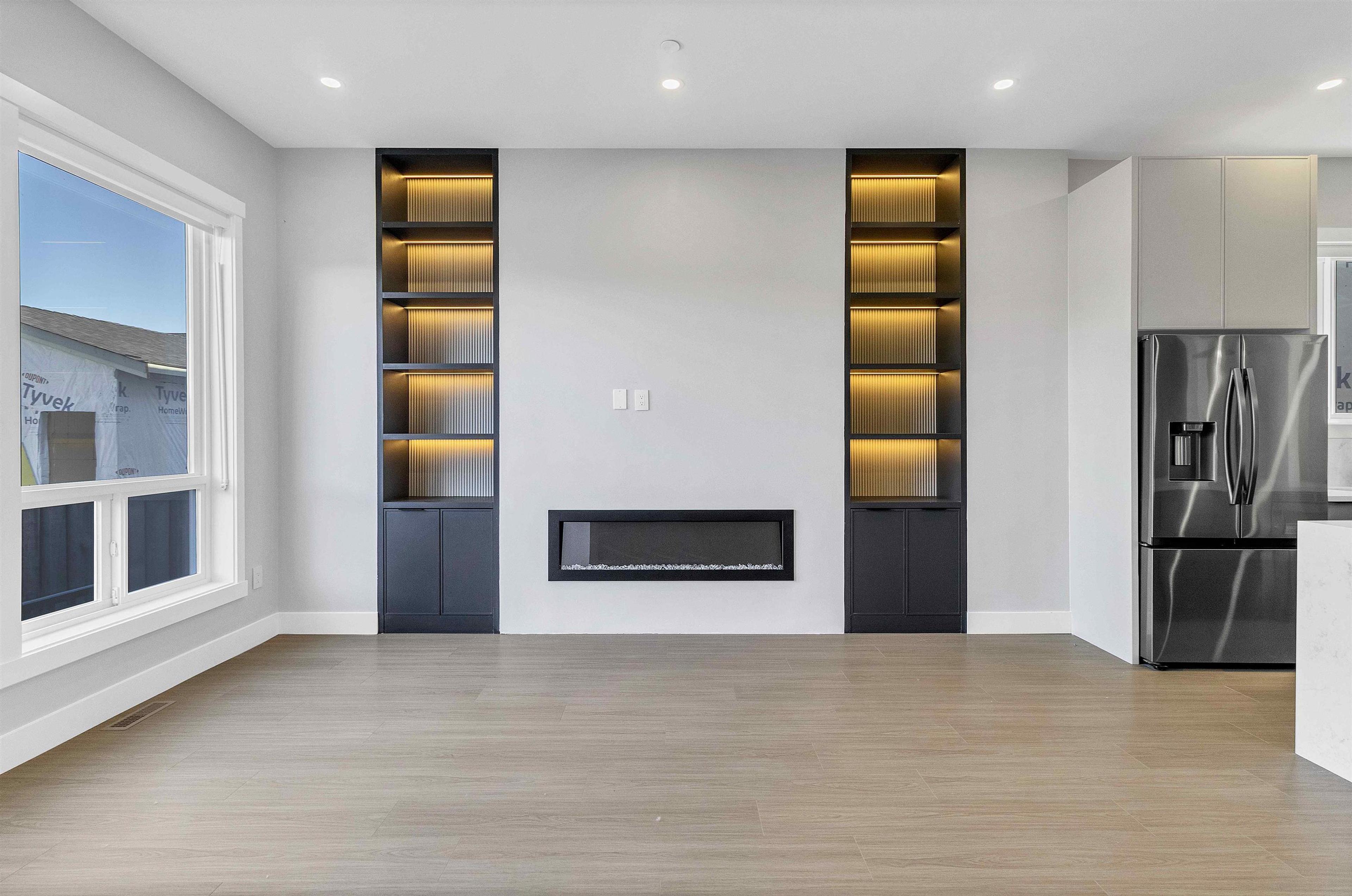 7686 196 STREET - 11