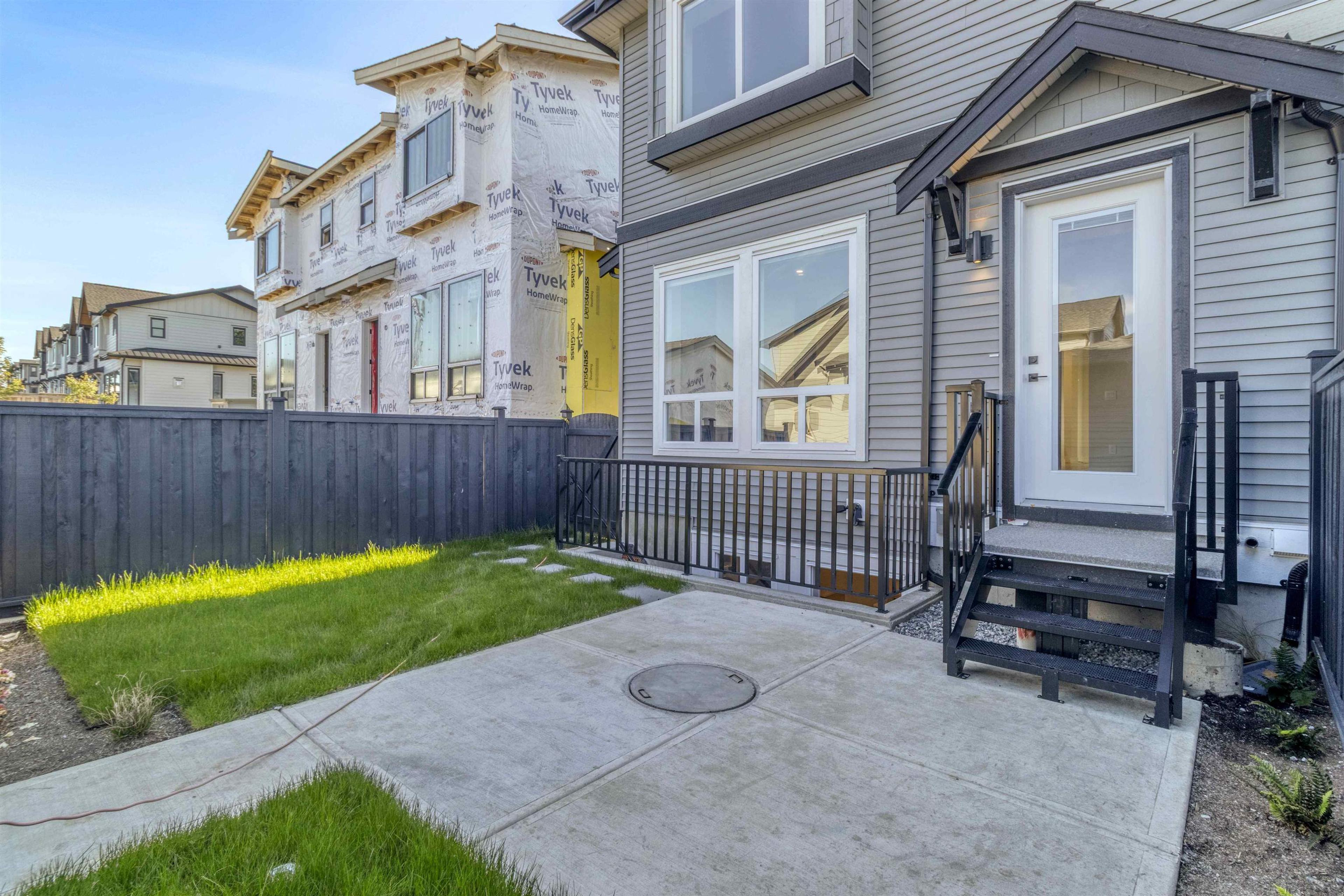 7686 196 STREET - 29