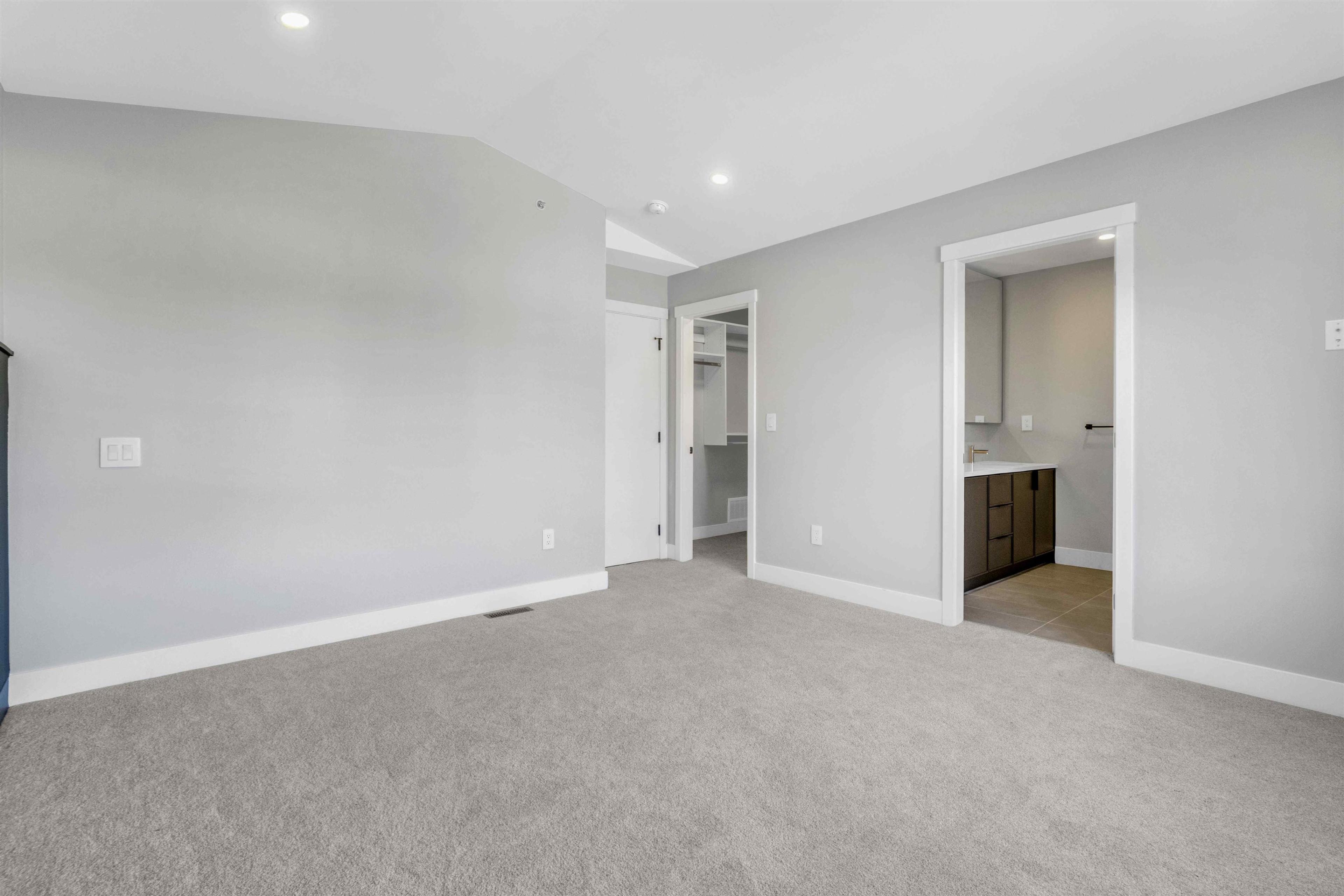 7686 196 STREET - 25