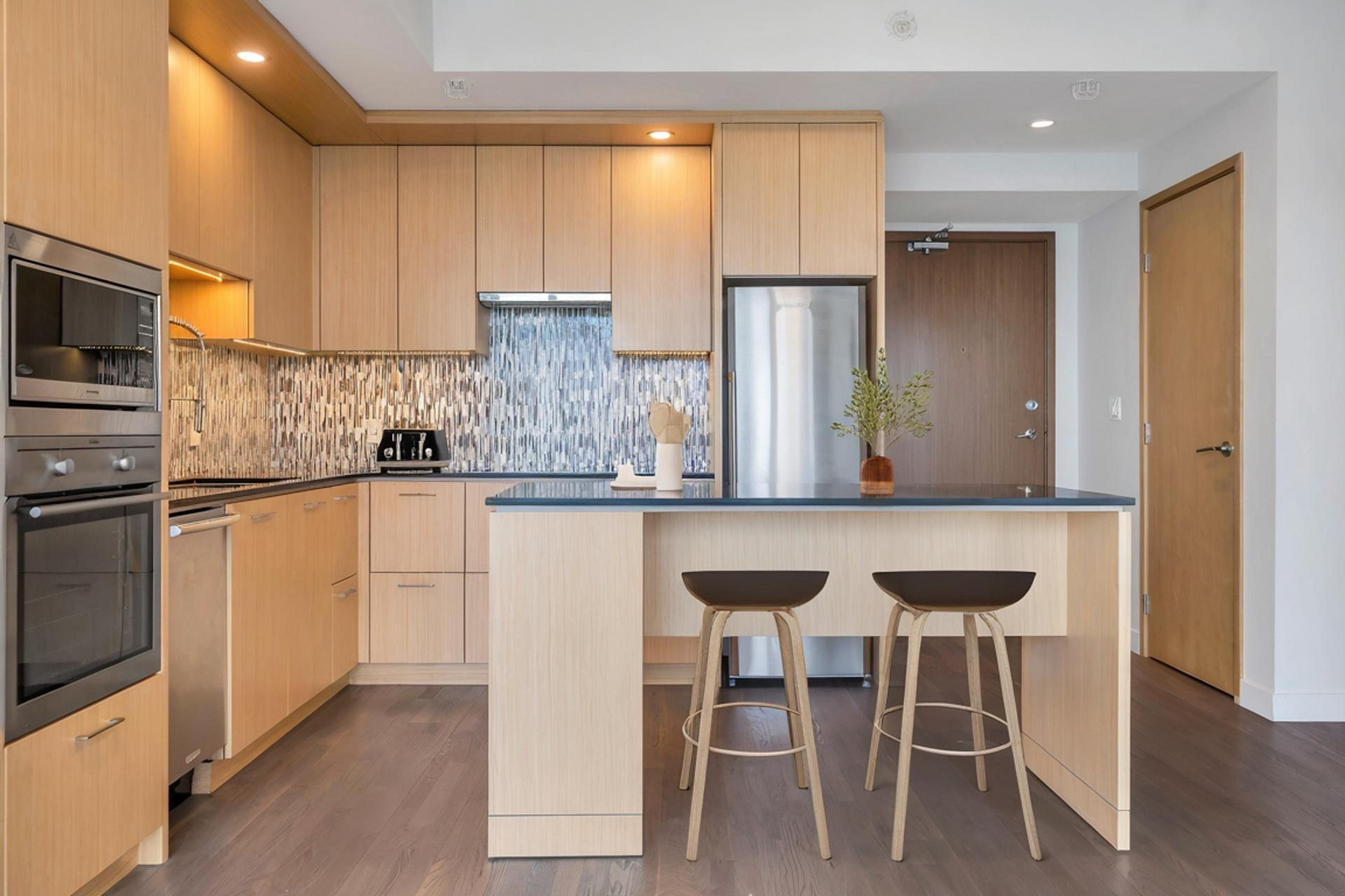 #1607 13495 CENTRAL AVENUE - Image 2