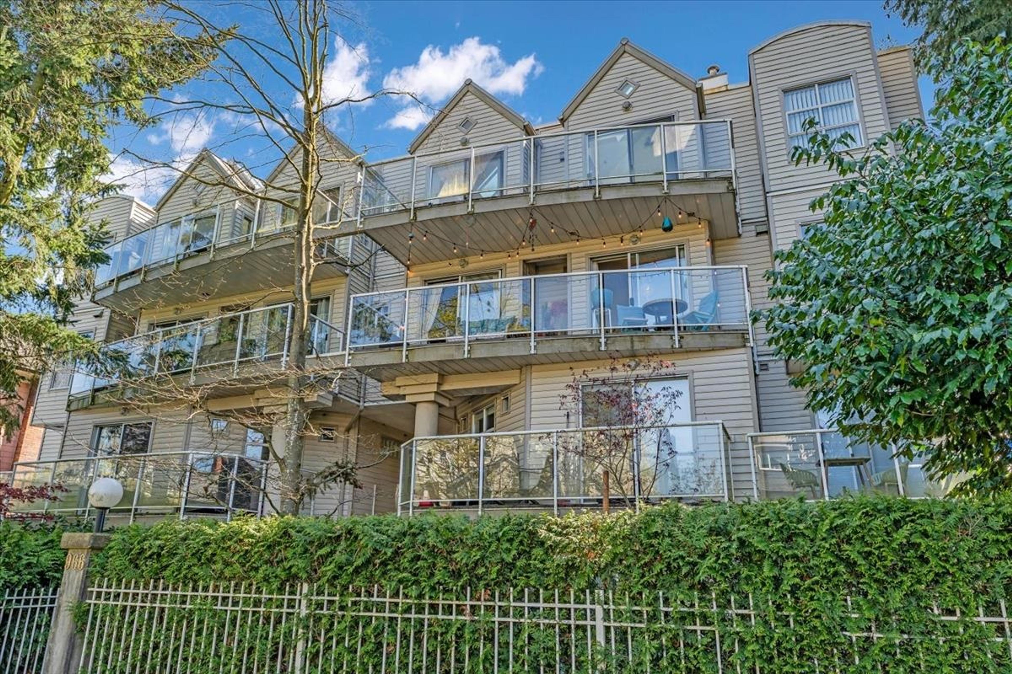 966 W 14th Avenue, Vancouver - Exteriors - Photo 2