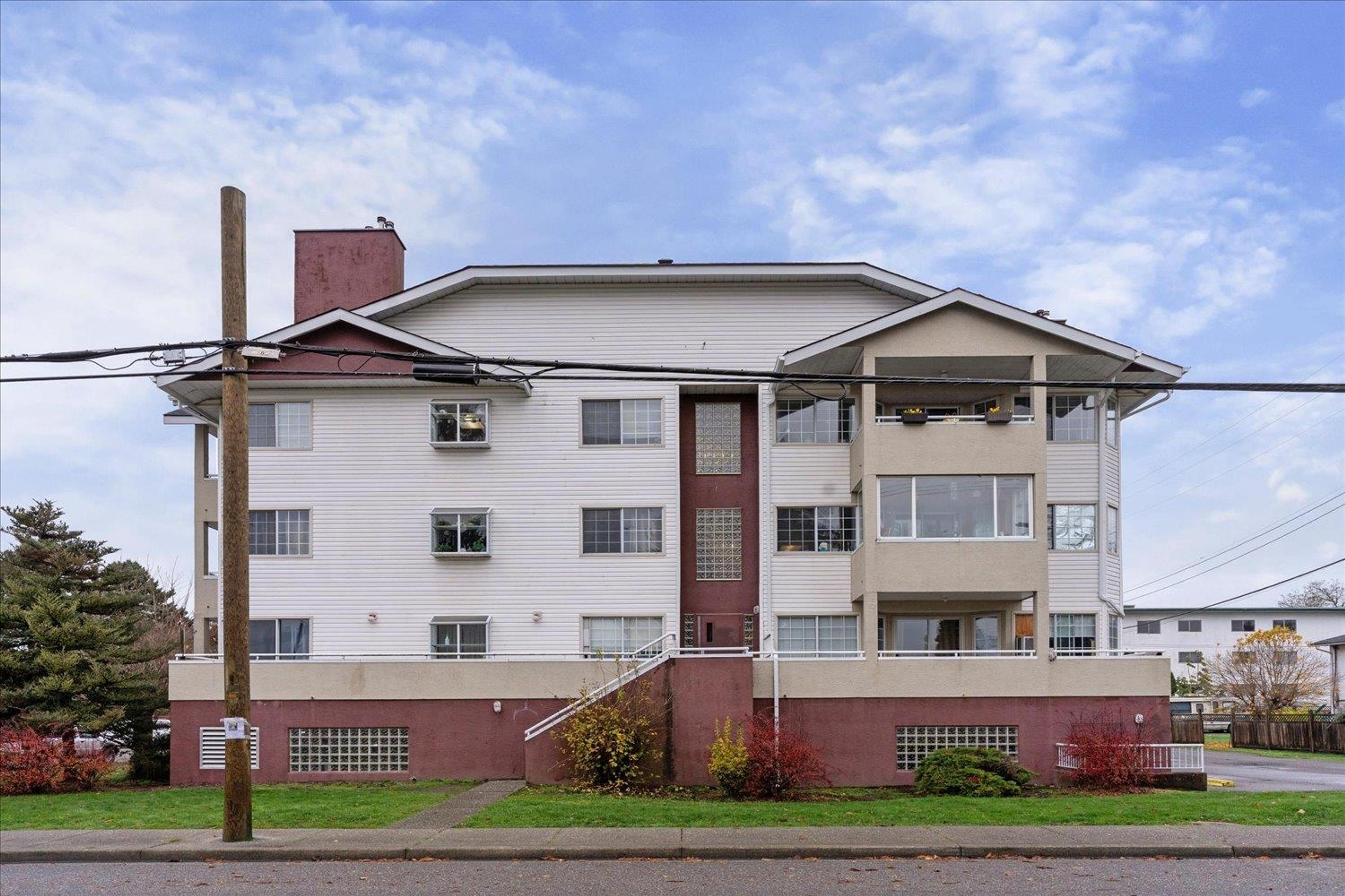 46199 Margaret Avenue, Chilliwack - Exteriors - Full Complex View - Photo 1