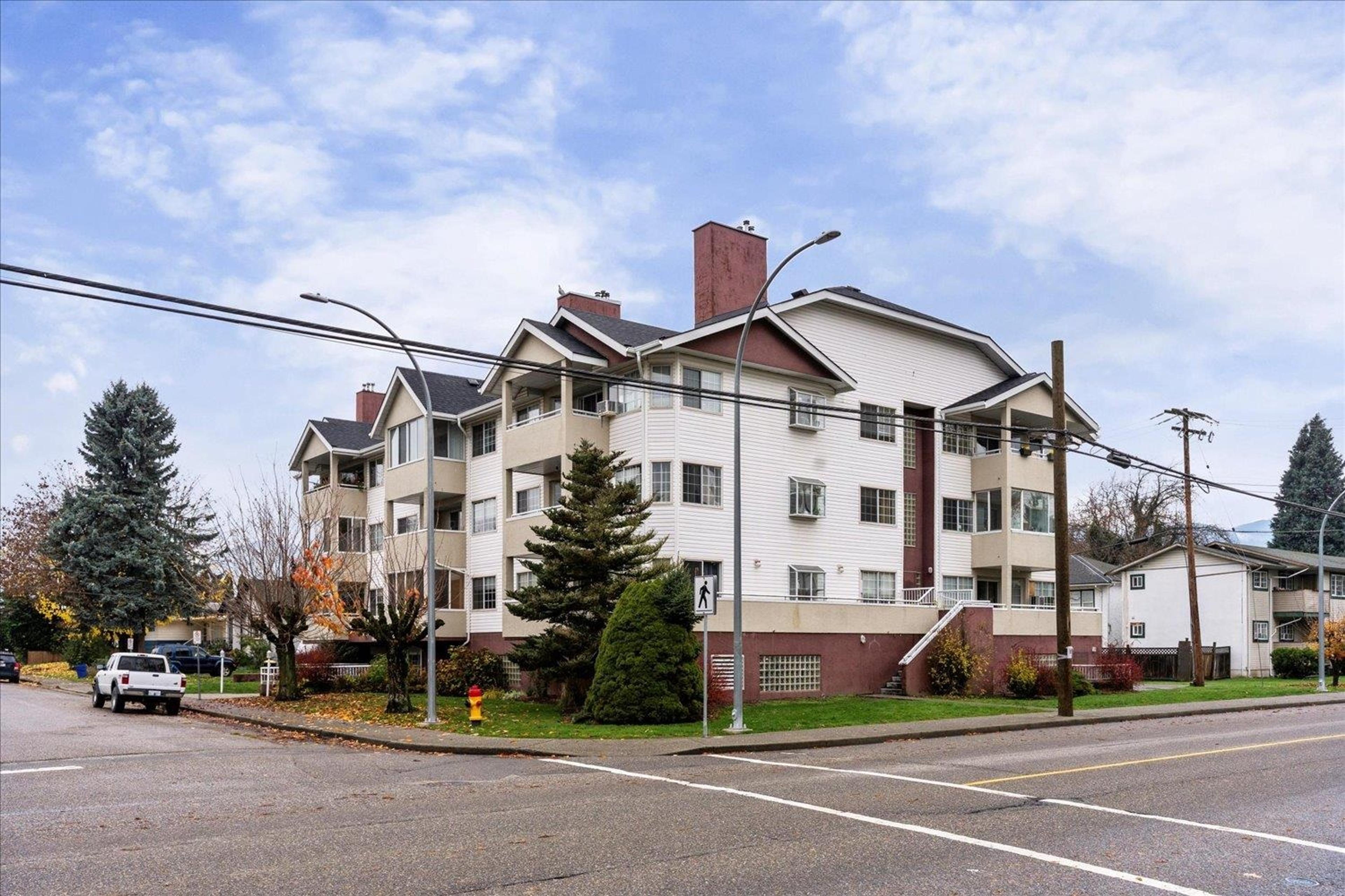 46199 Margaret Avenue, Chilliwack - Exteriors - Full Complex View - Photo 2