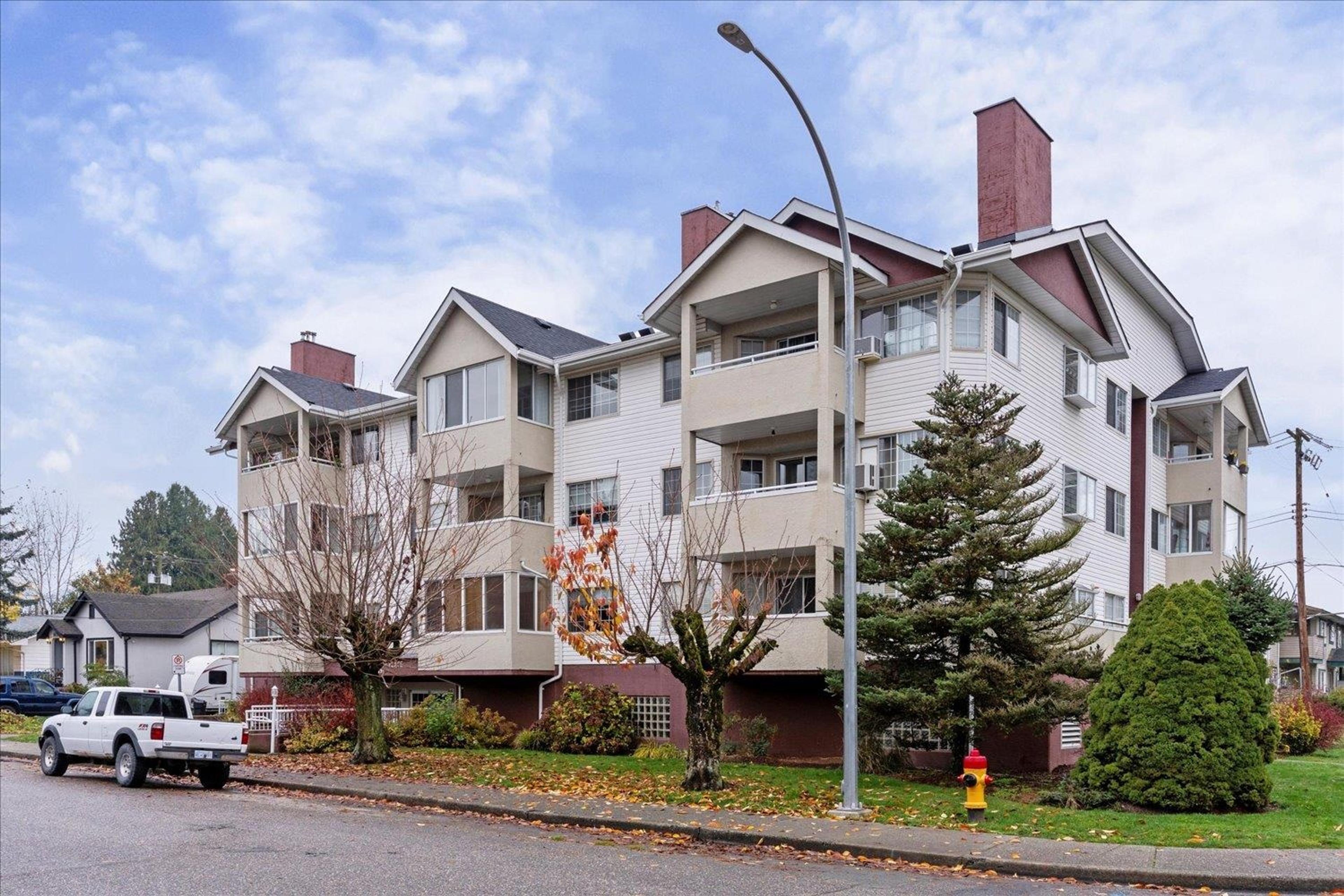 46199 Margaret Avenue, Chilliwack - Exteriors - Full Complex View - Photo 3