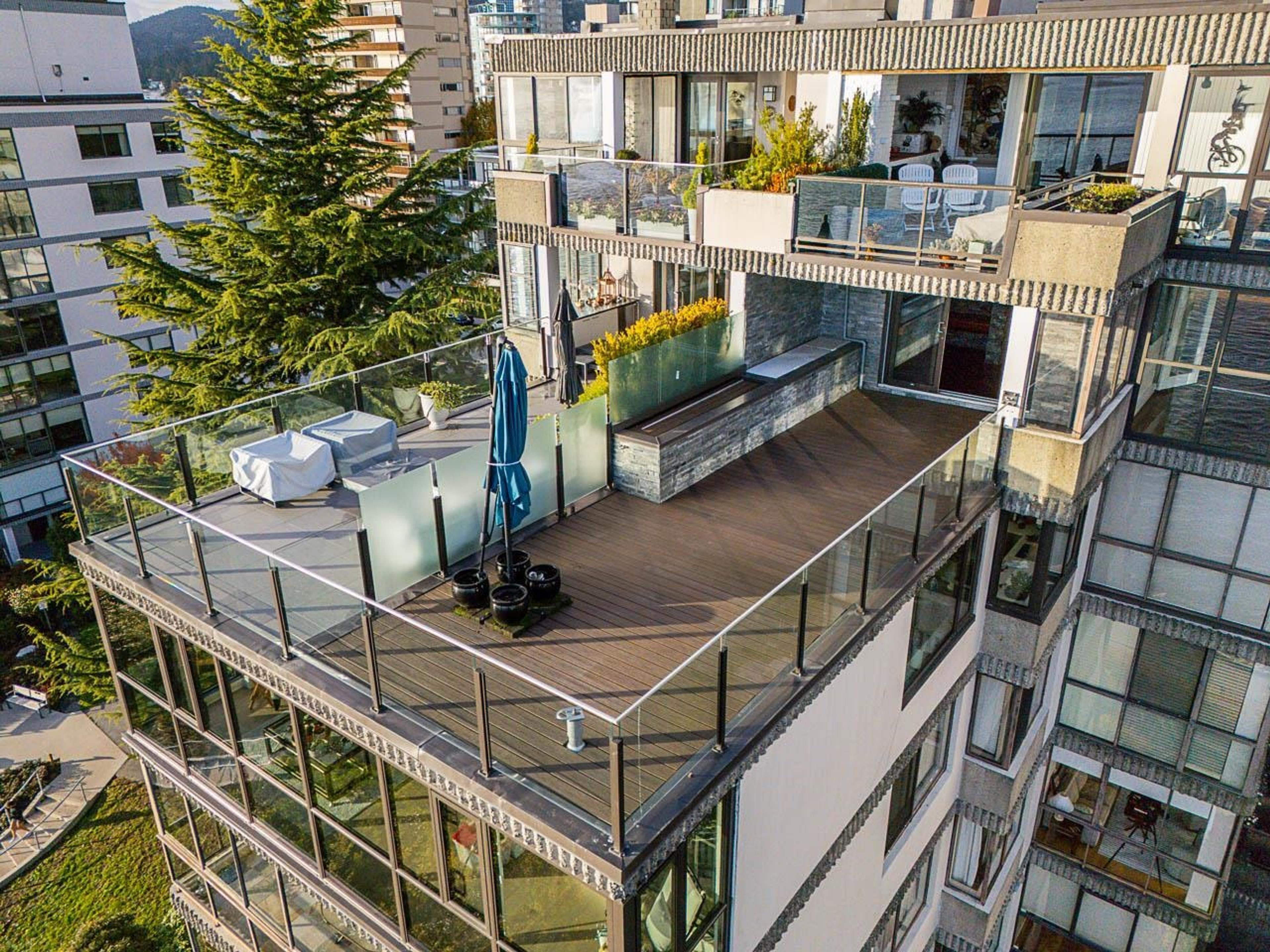 2090 Argyle Avenue, West Vancouver - Exteriors - Drone/Aerial View - Photo 3