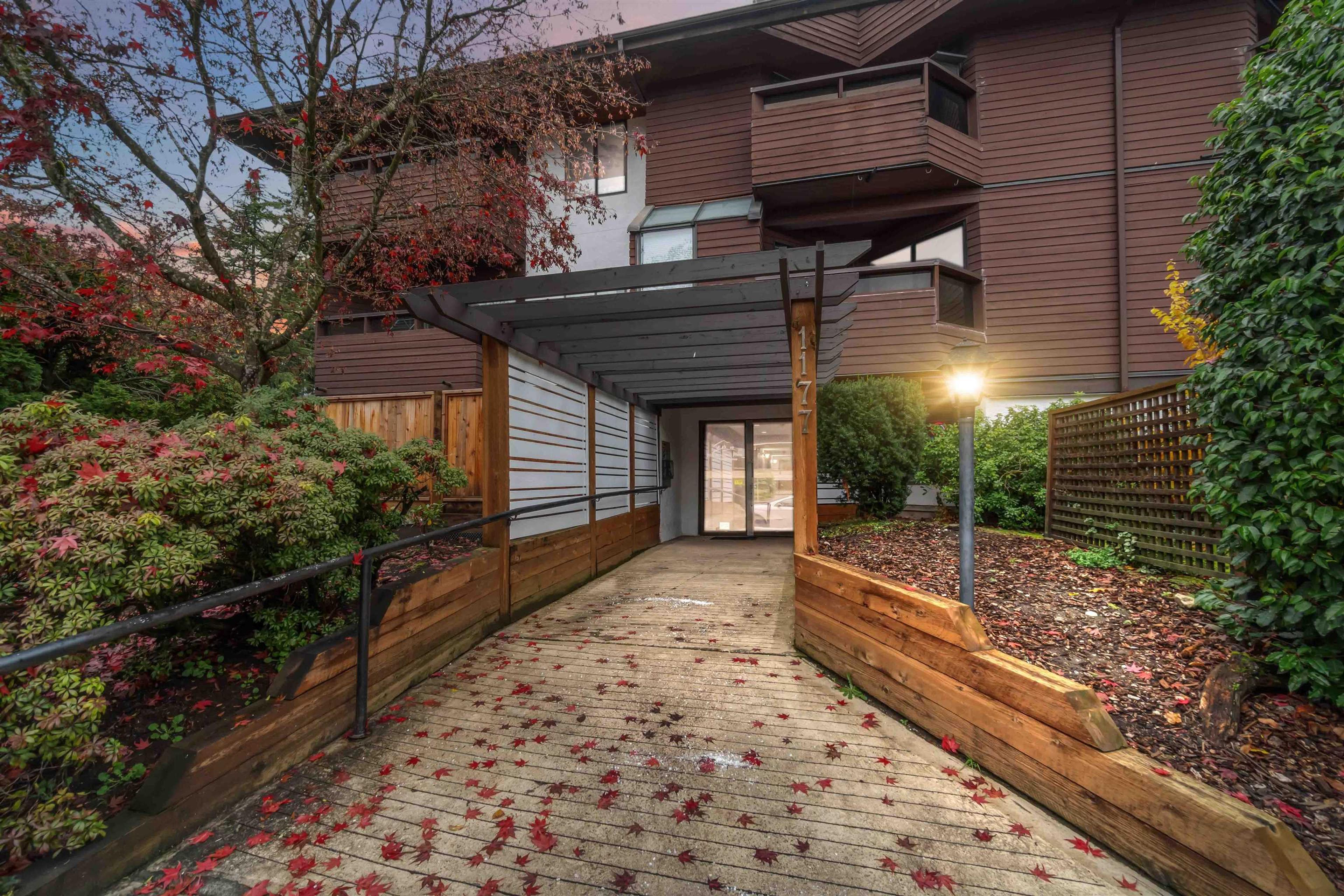 1177 Howie Avenue, Coquitlam - Exteriors - Photo 3