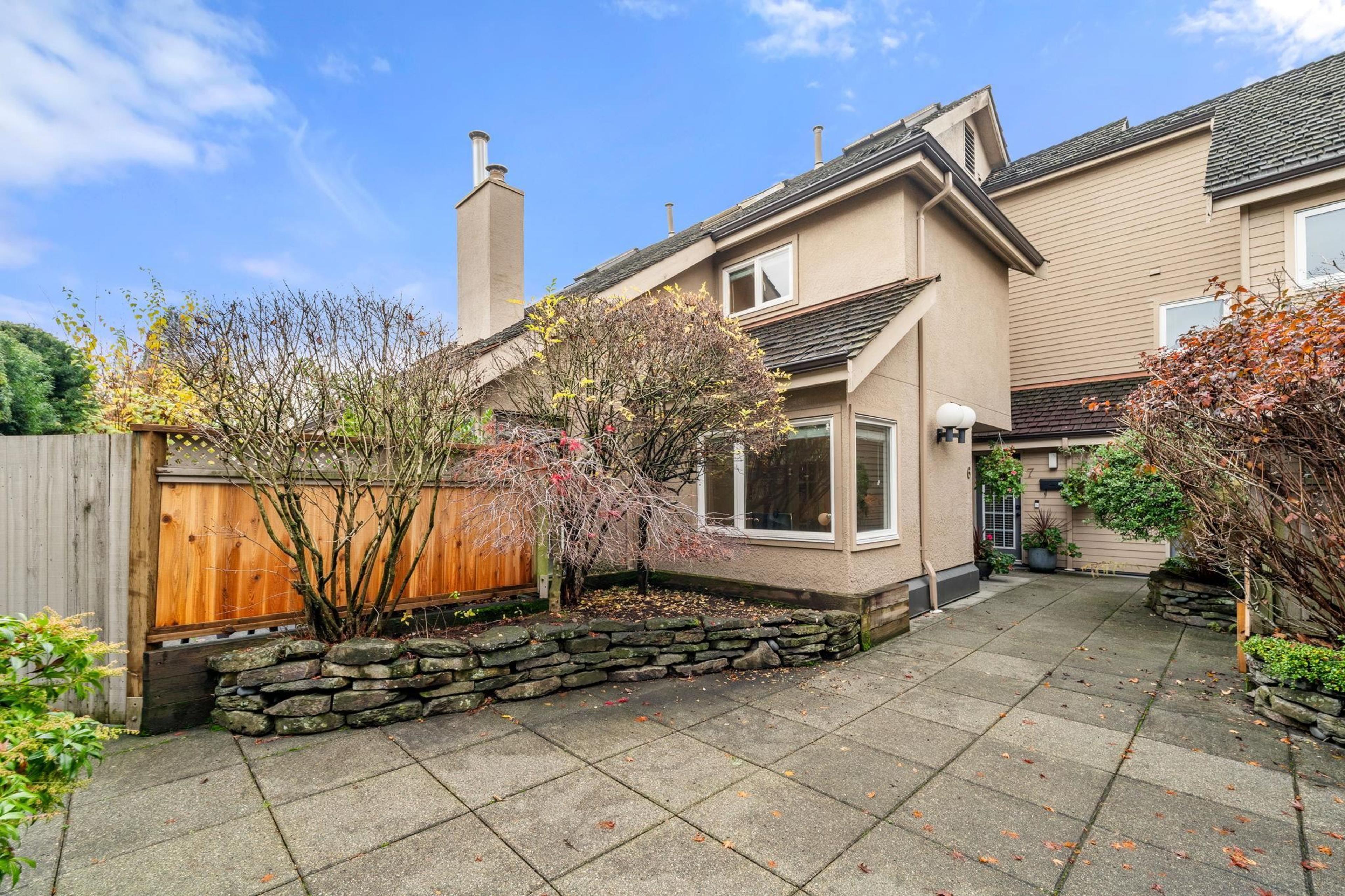 230 W 15th Street, North Vancouver - Exteriors - Photo 3