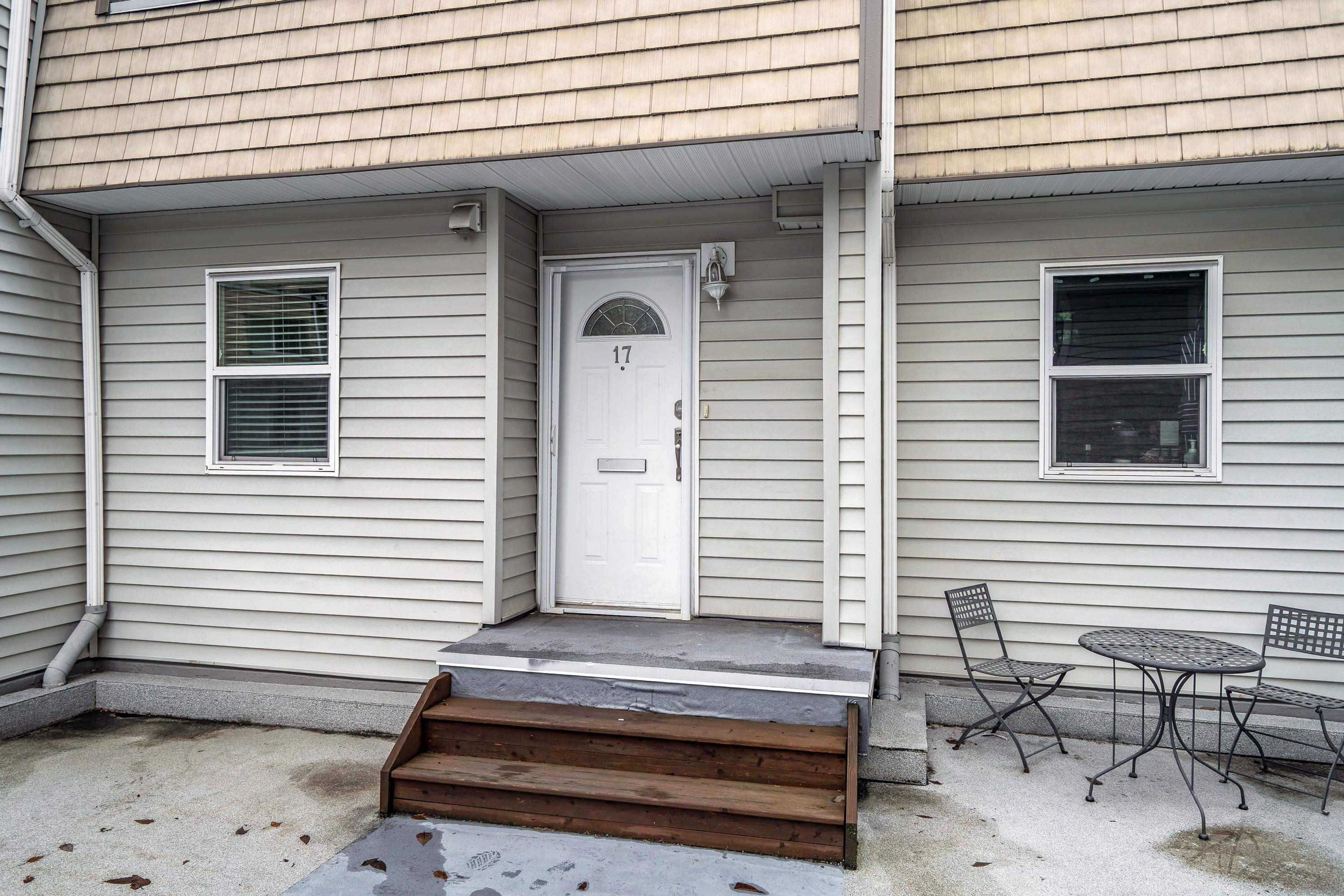 33293 E Bourquin Crescent, Abbotsford - Exteriors - Photo 3