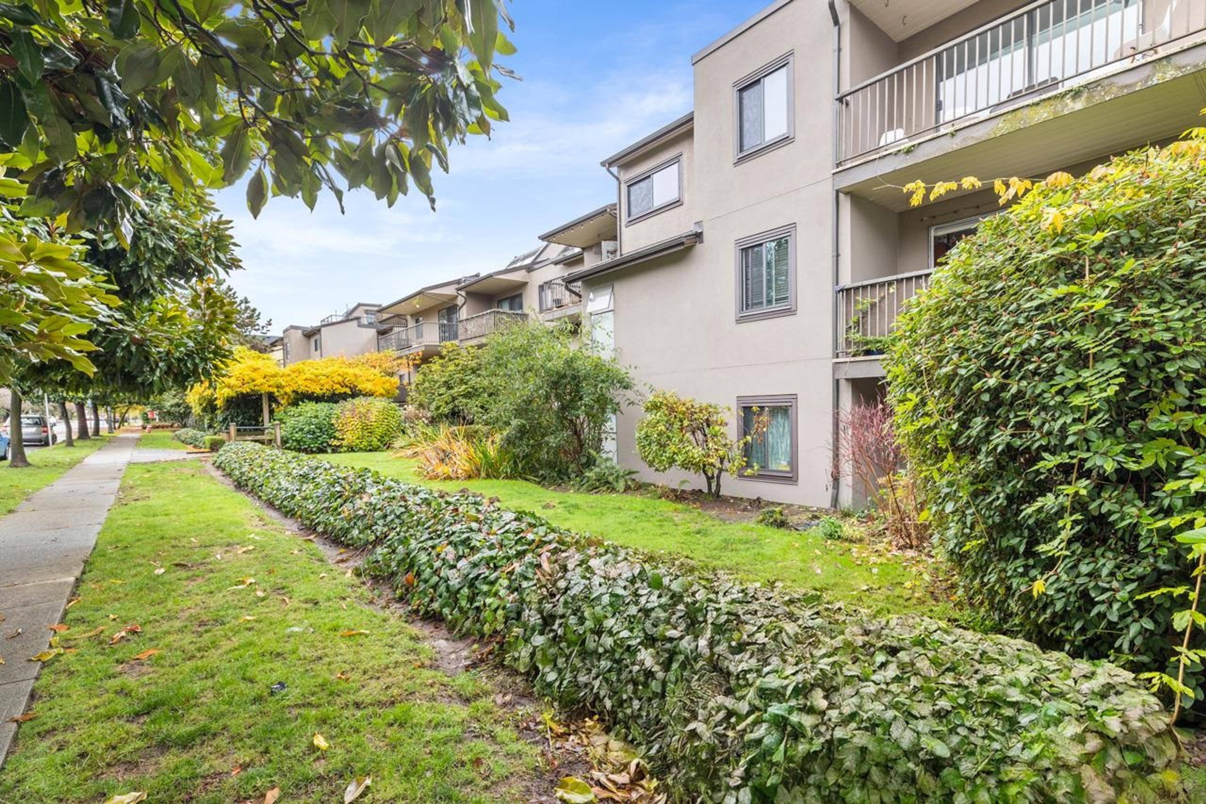 251 W 4th Street, North Vancouver - Exteriors - Full Complex View - Photo 3