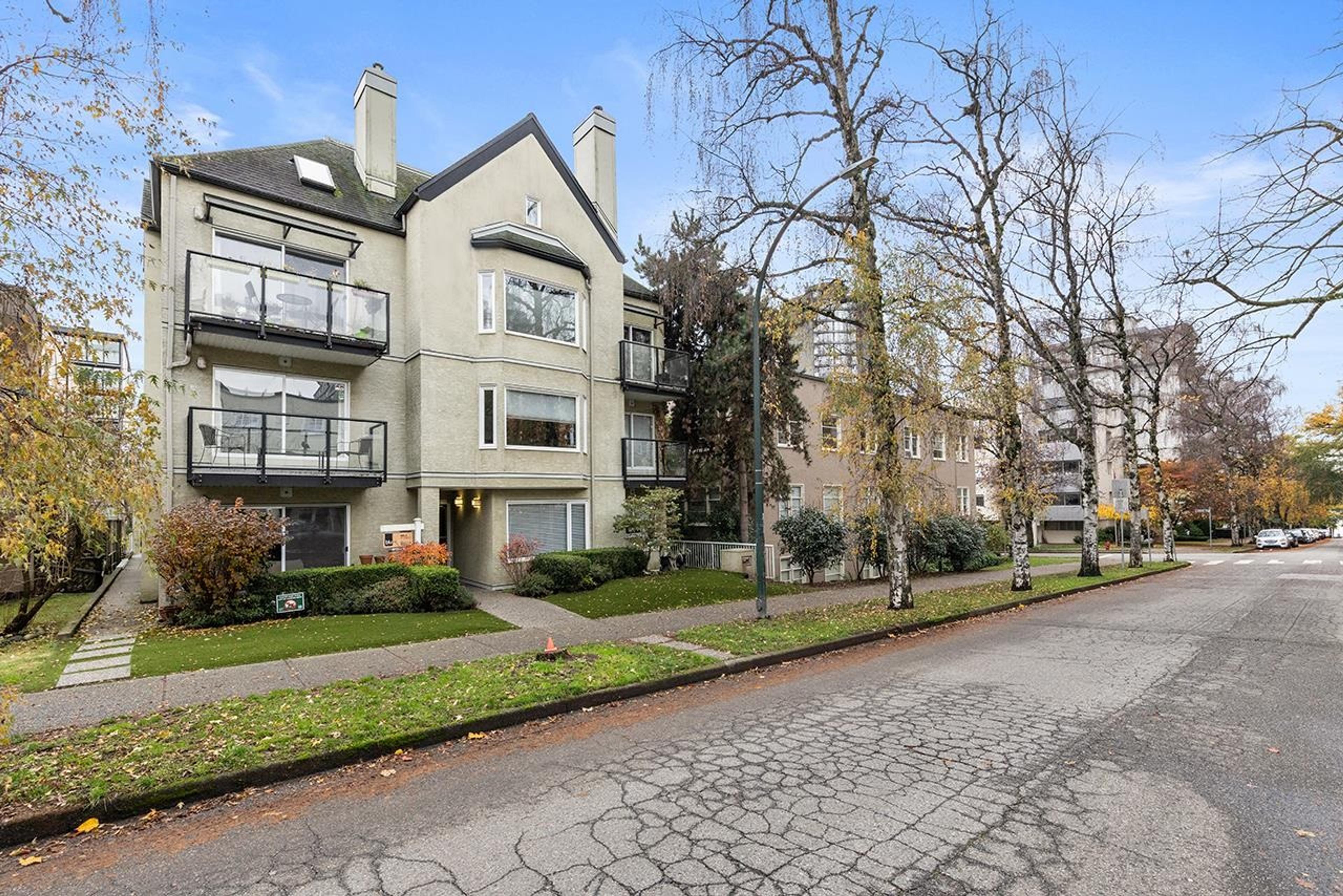 1554 Burnaby Street, Vancouver - Exteriors - Photo 2