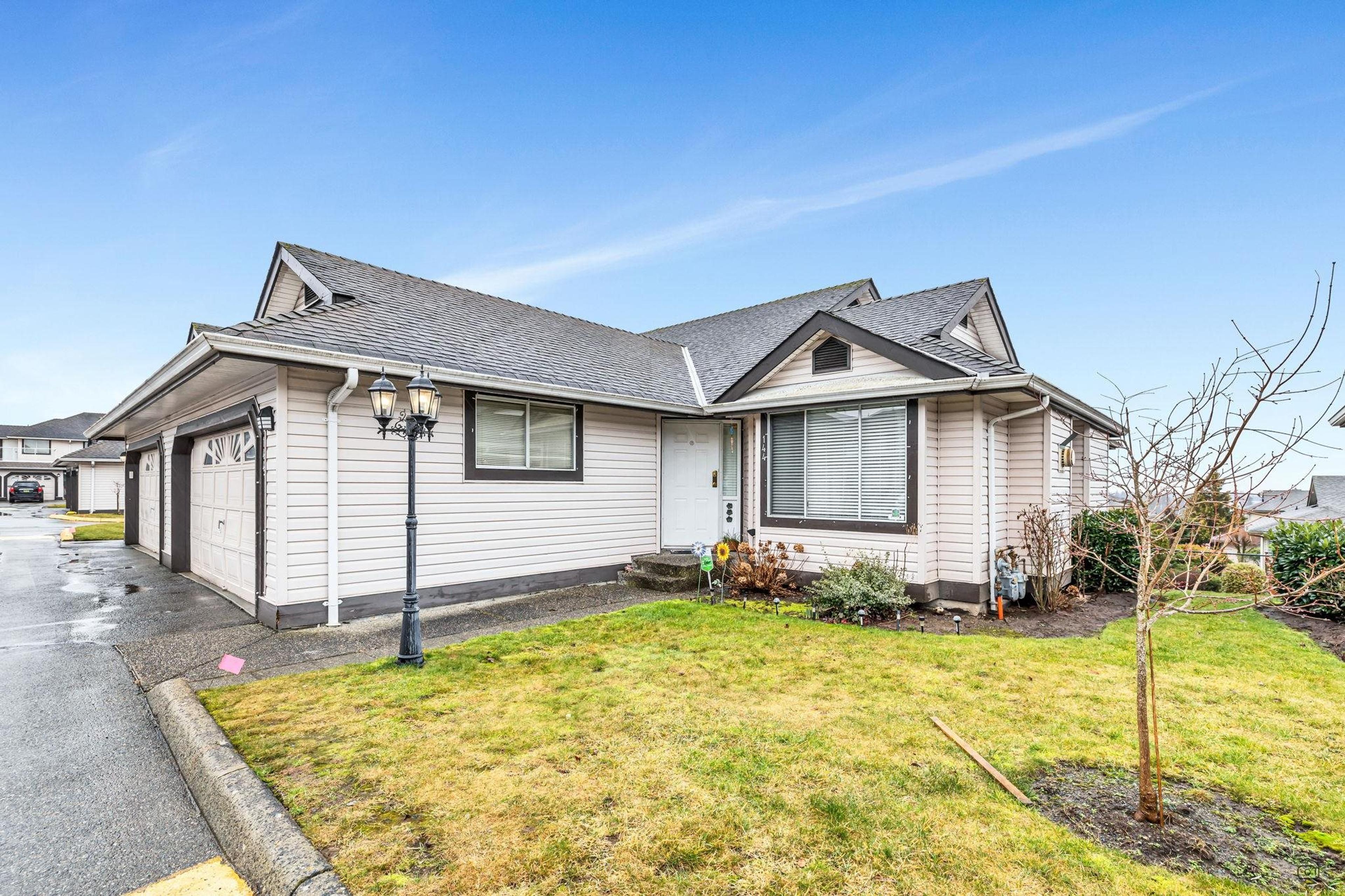 3080 Townline Road, Abbotsford - Exteriors - Photo 4