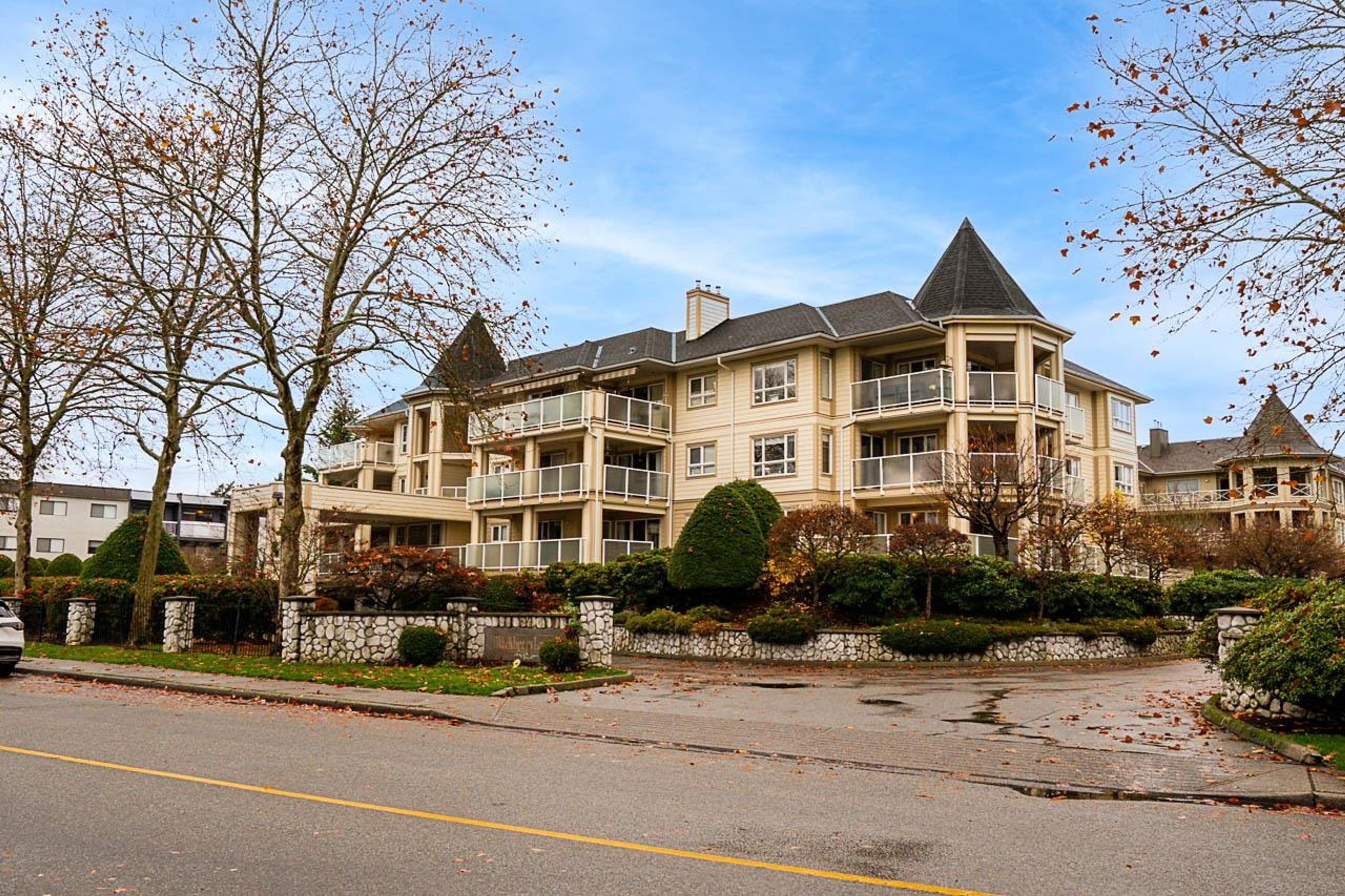 20125 55a Avenue, Langley - Exteriors - Full Complex View - Photo 2