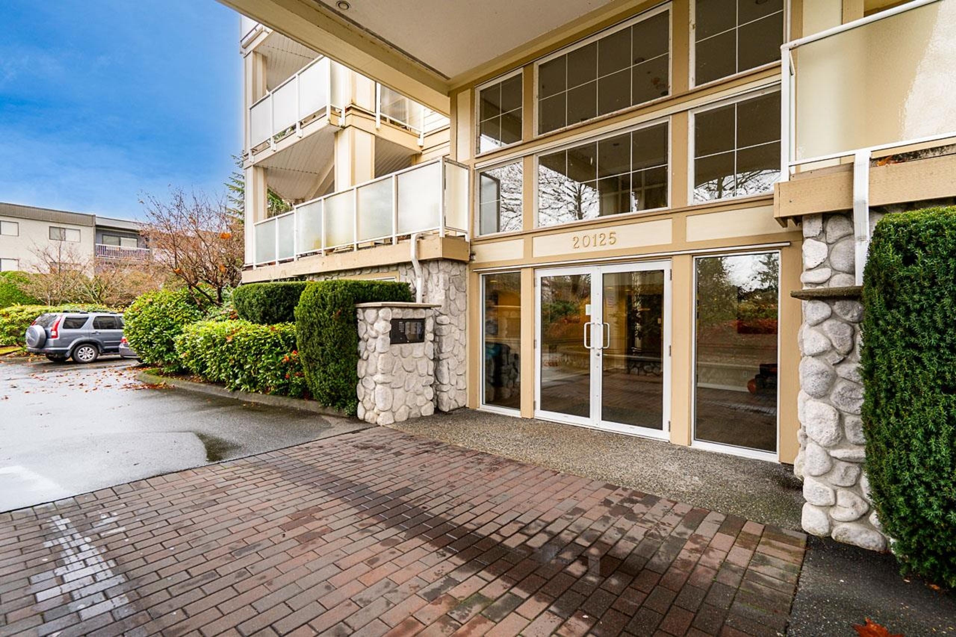 20125 55a Avenue, Langley - Exteriors - Photo 3