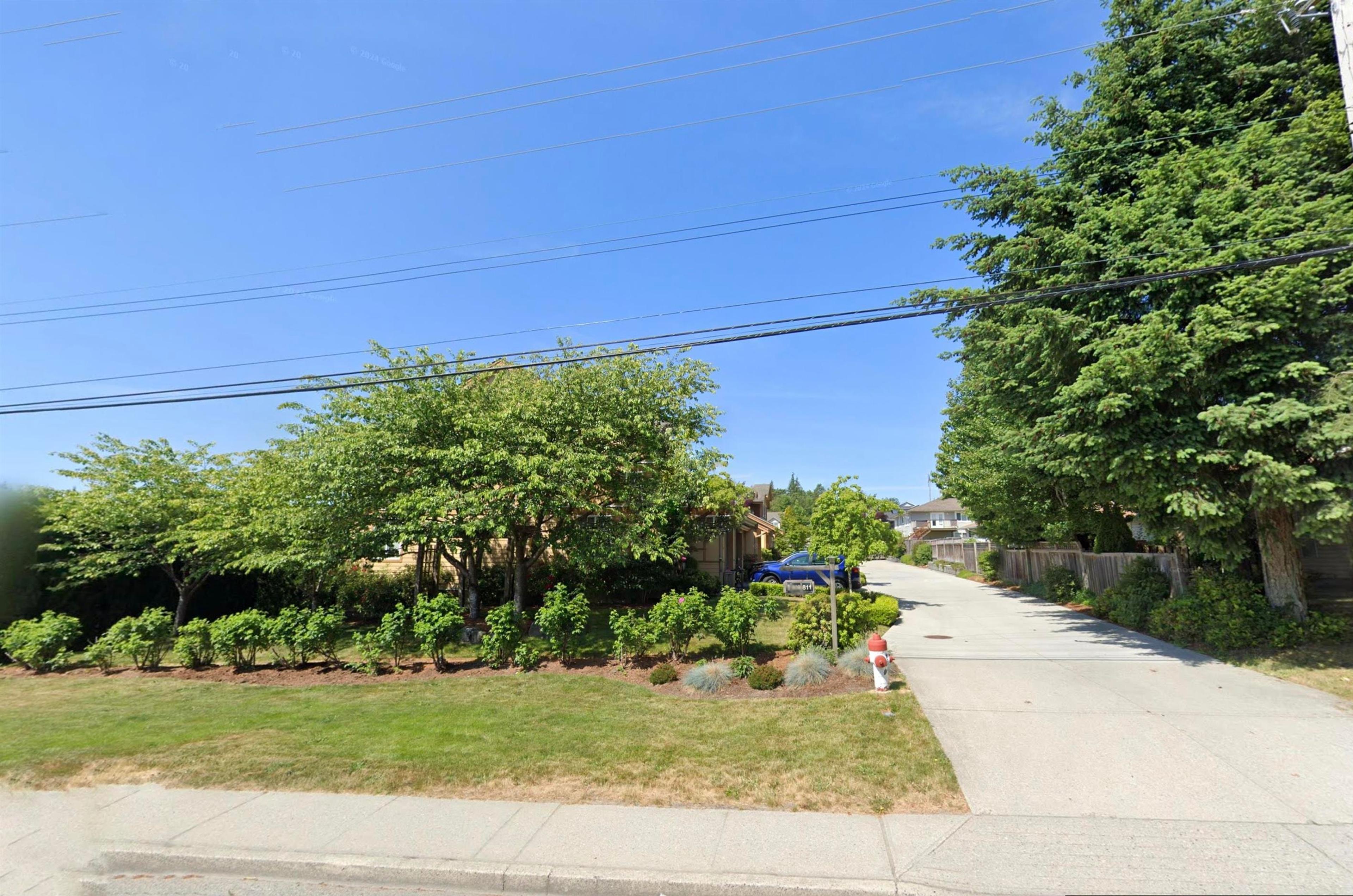 809 North Road, Gibsons - Exteriors - Full Complex View - Photo 3