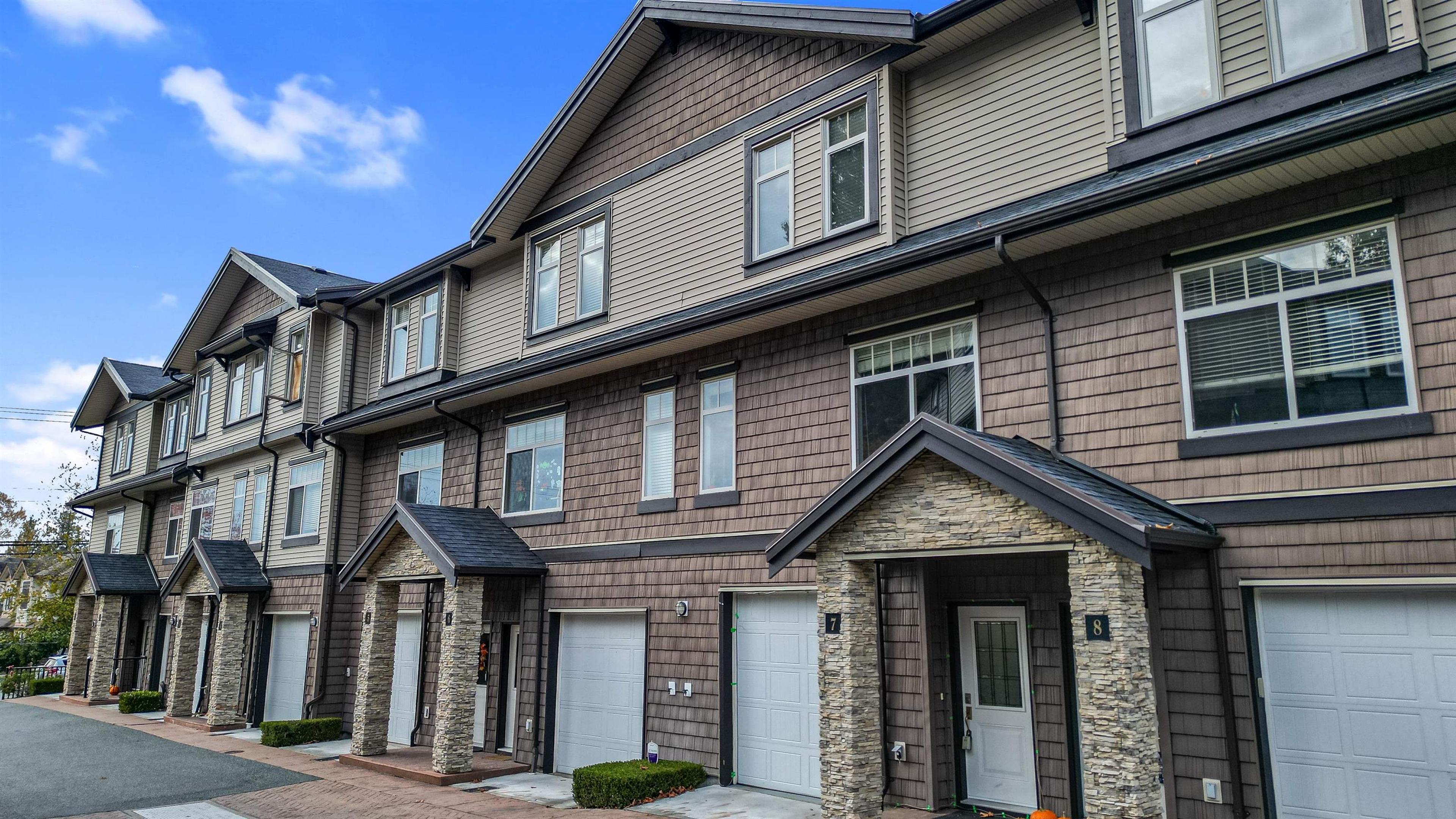 #7 2950 LEFEUVRE ROAD - Main Image