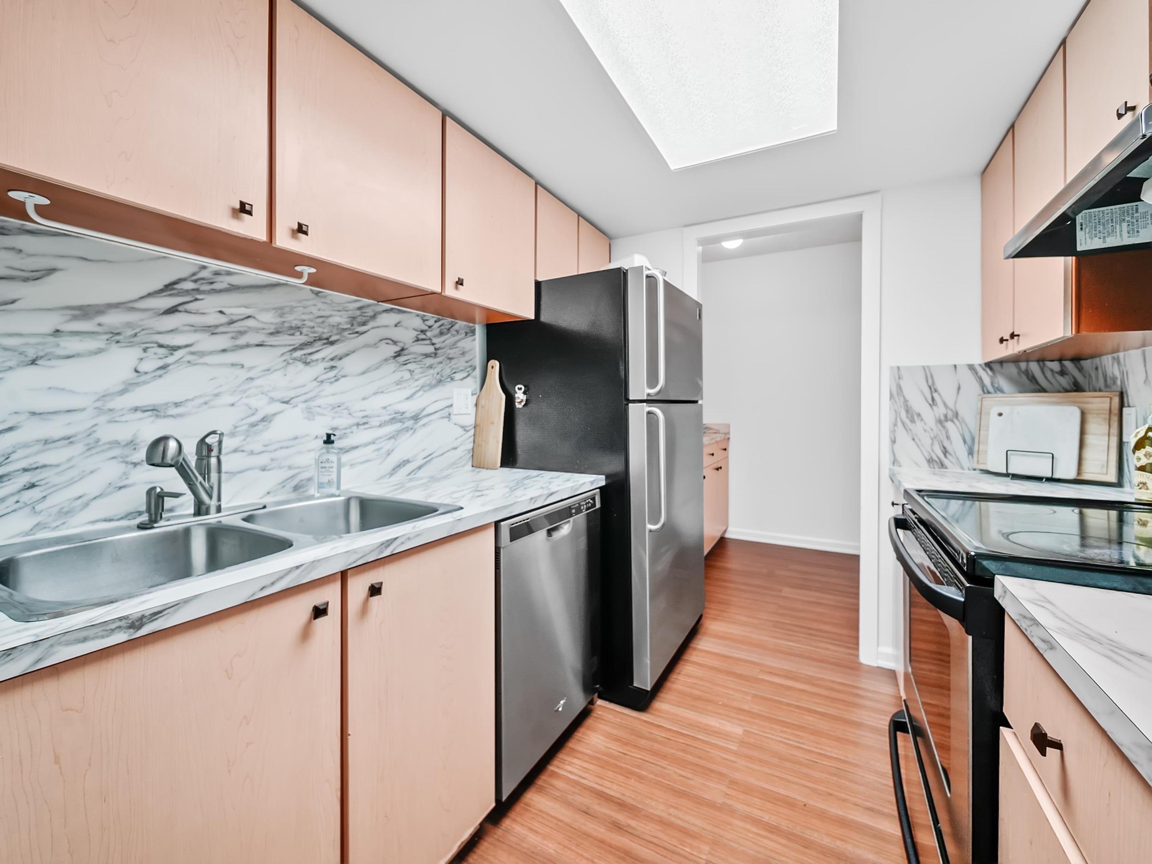 #111 1341 GEORGE STREET - 10