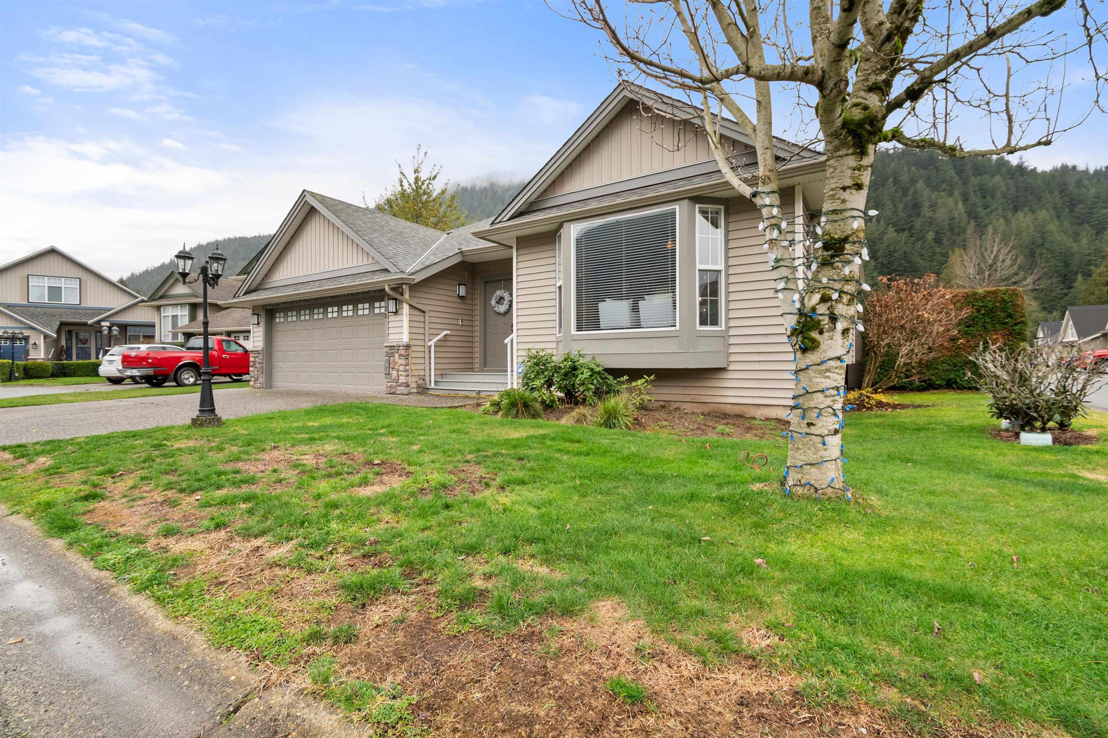 #32 349 WALNUT AVENUE - Image 2