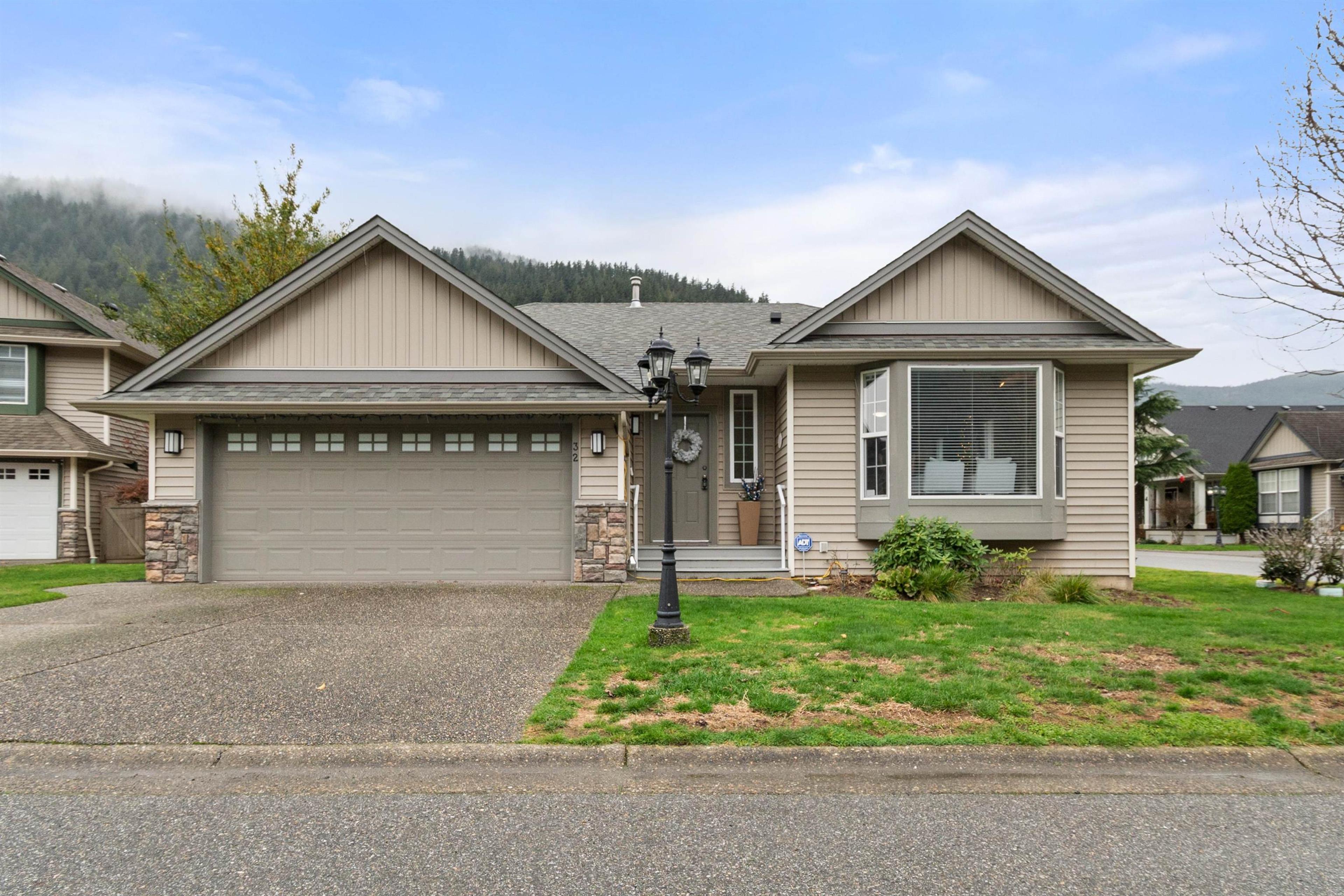 #32 349 WALNUT AVENUE - Image 3