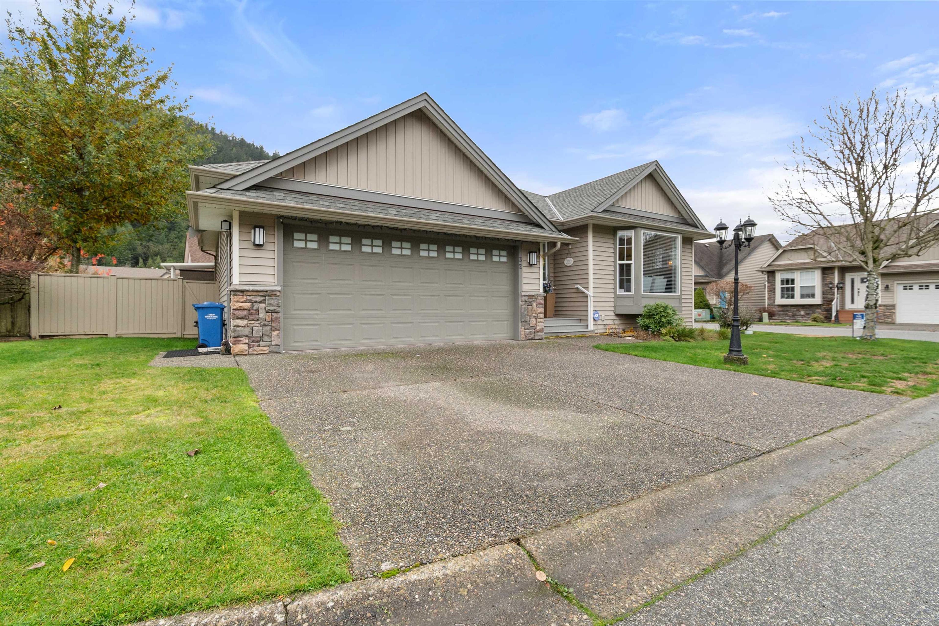 #32 349 WALNUT AVENUE - Main Image