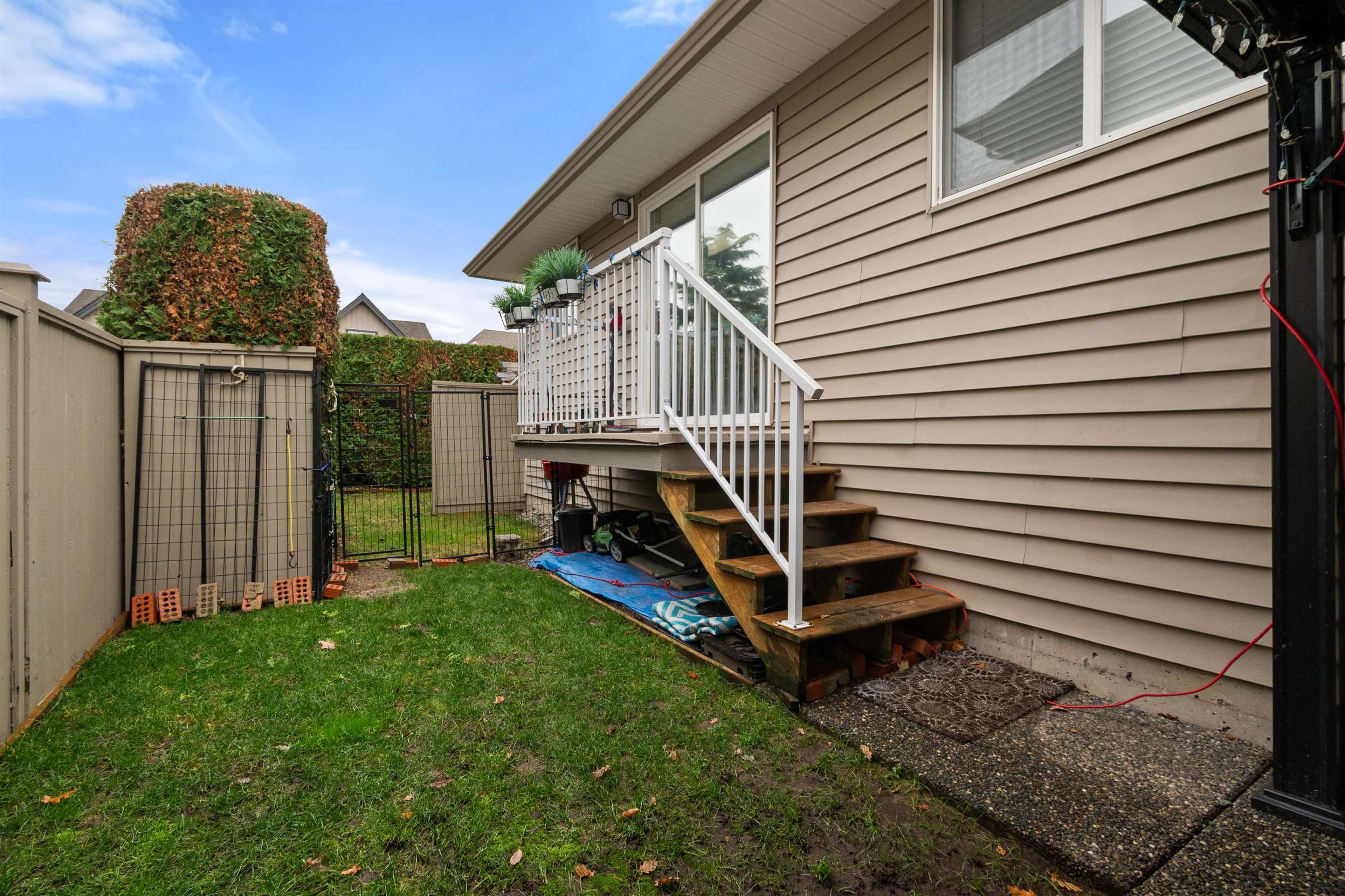 #32 349 WALNUT AVENUE - 28