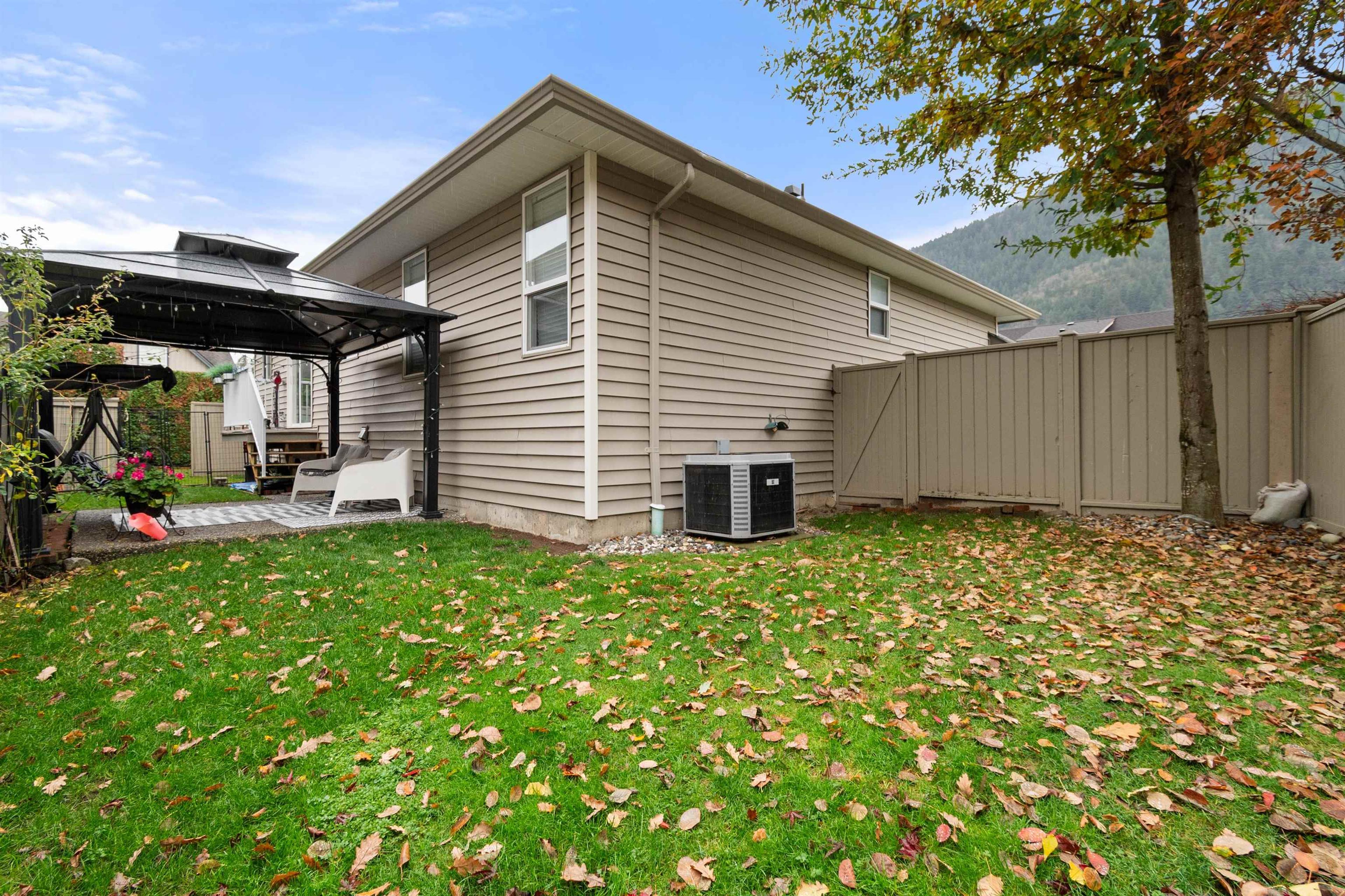 #32 349 WALNUT AVENUE - 29