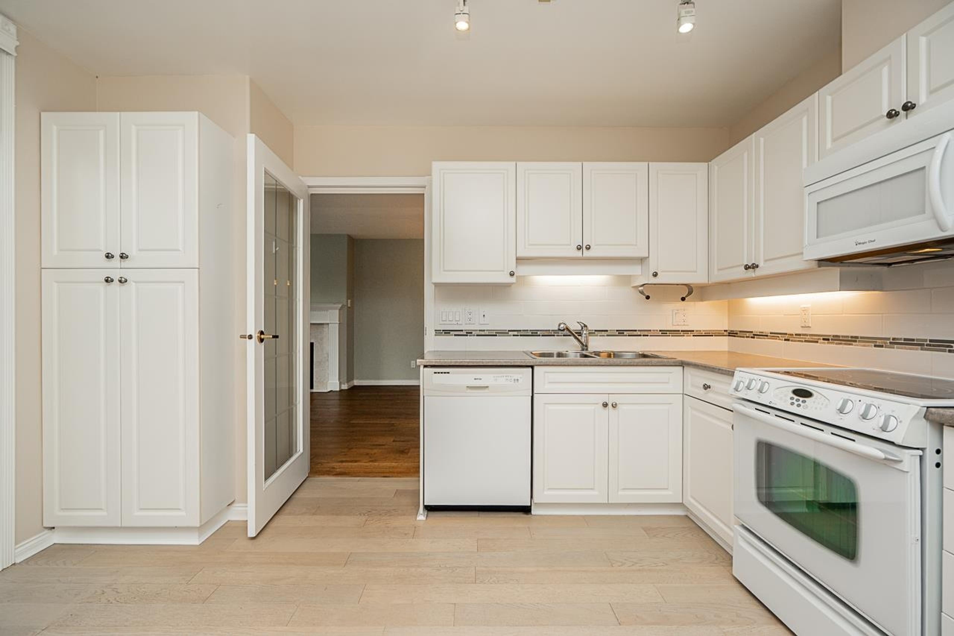 #102 15169 BUENA VISTA AVENUE - 22