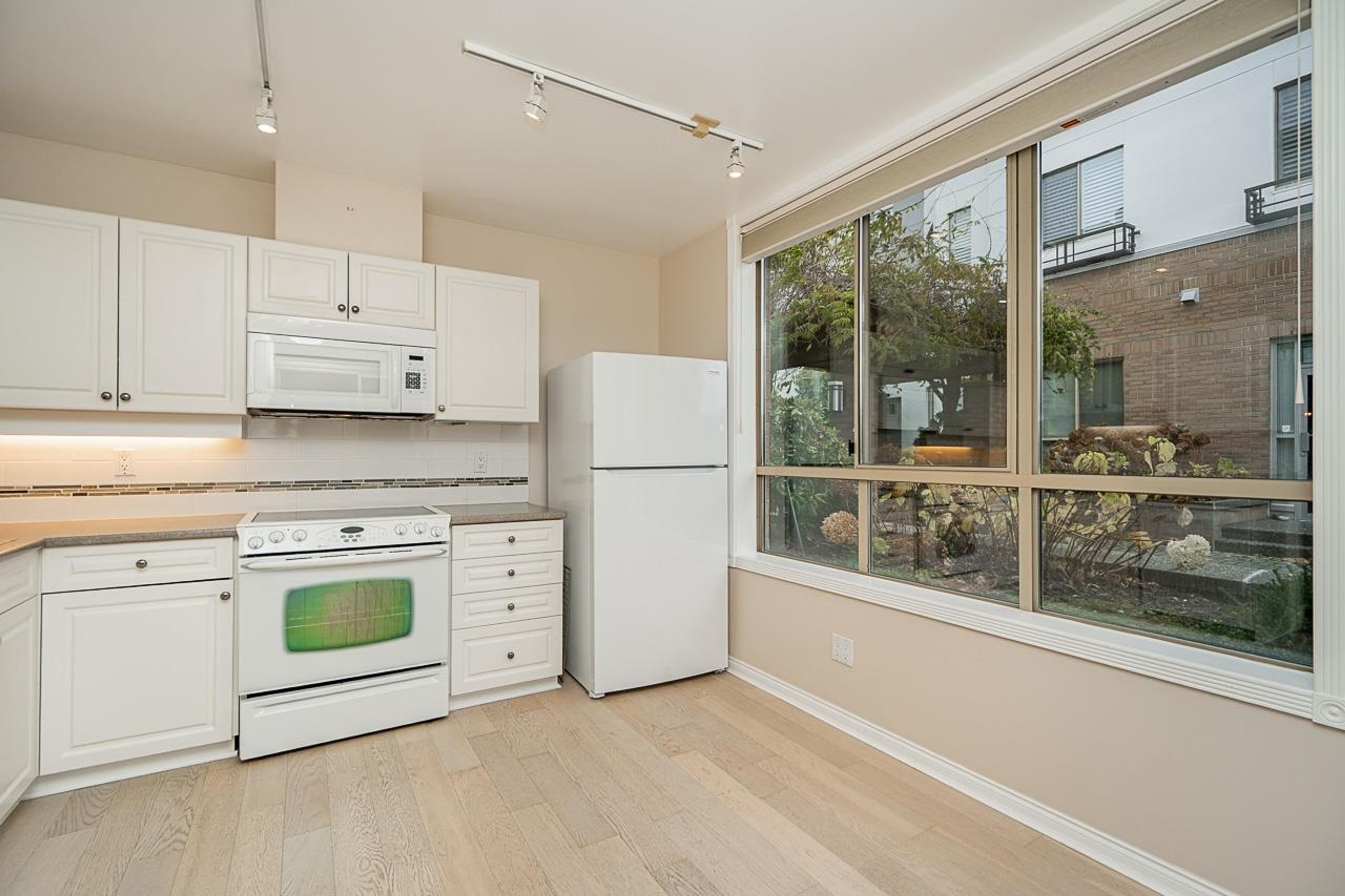 #102 15169 BUENA VISTA AVENUE - 20