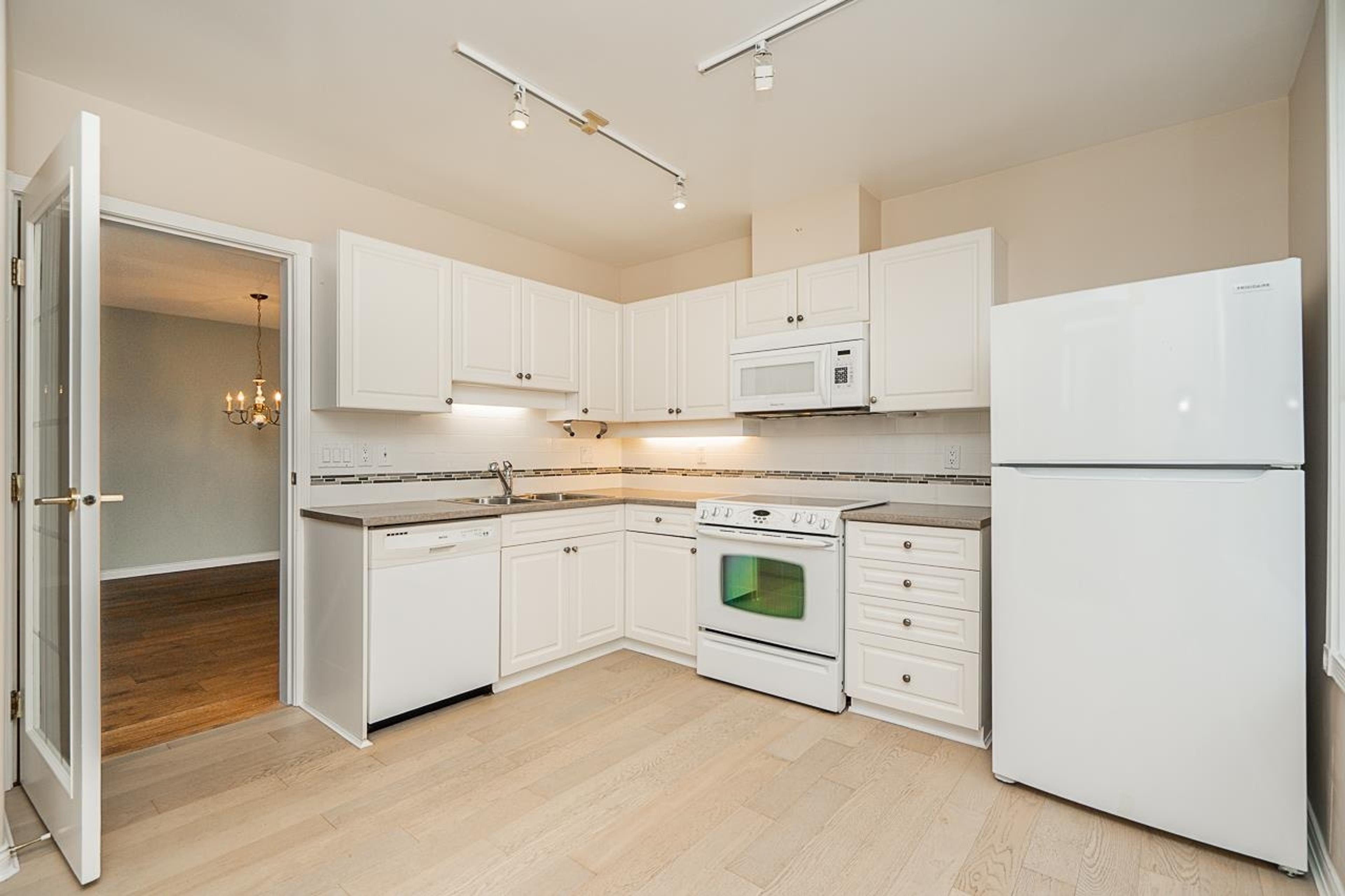 #102 15169 BUENA VISTA AVENUE - 21