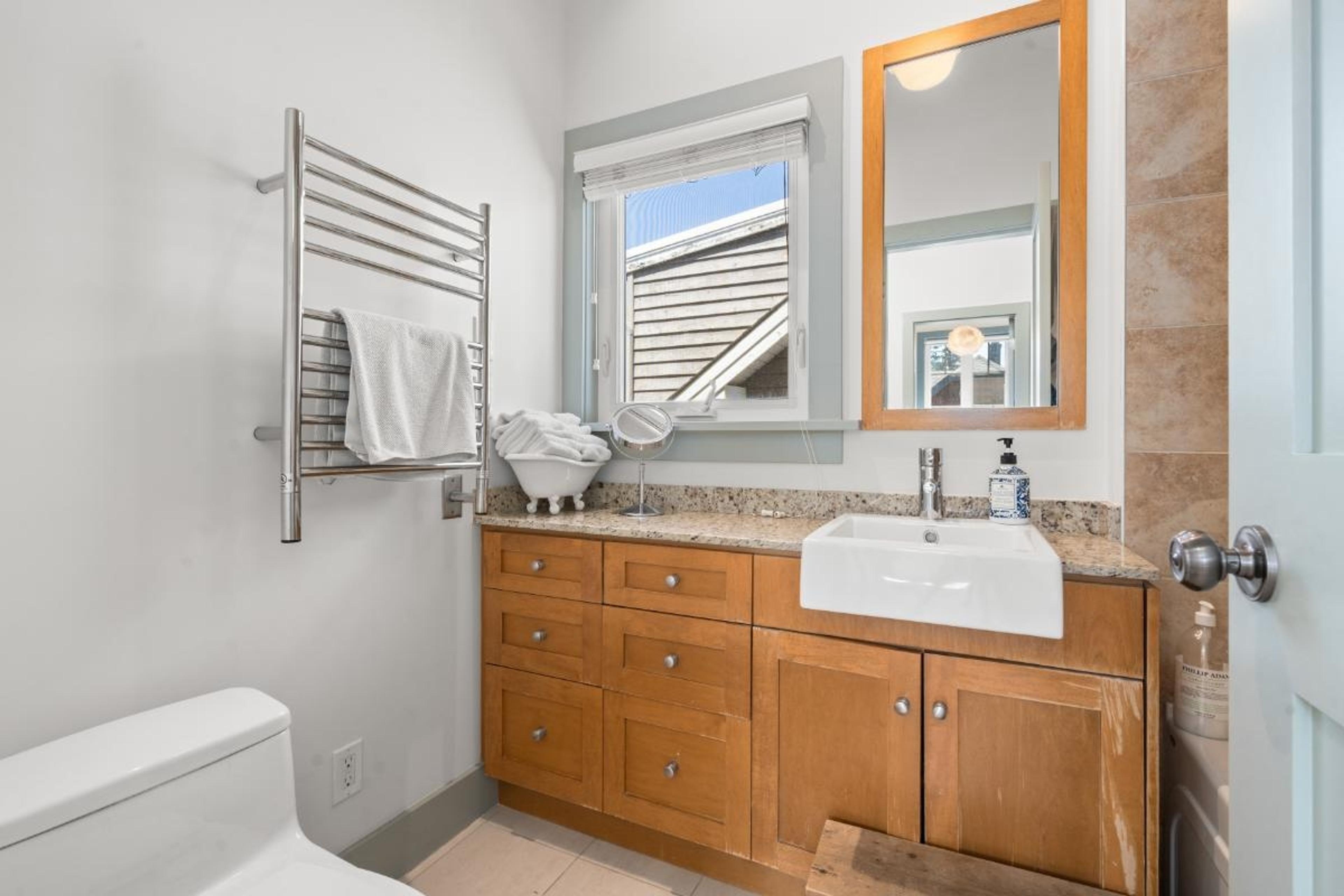 6591 VINE STREET - 23