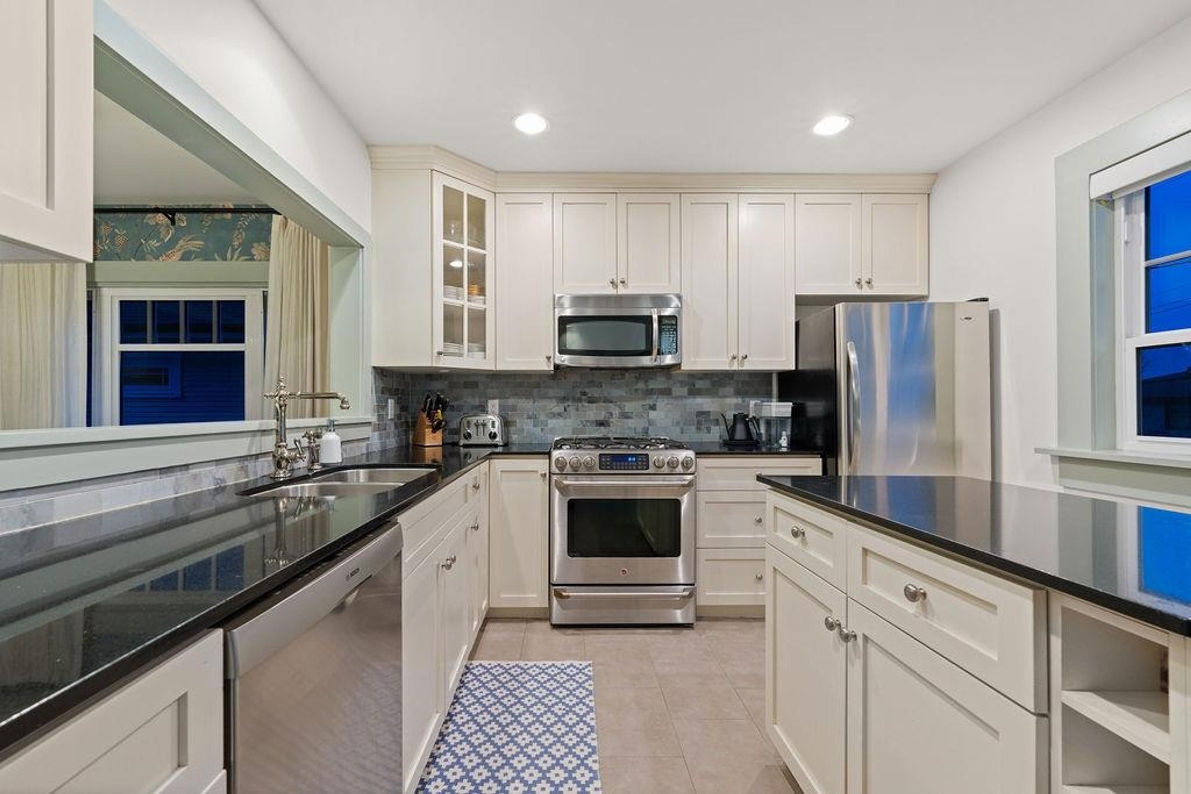 6591 VINE STREET - 13