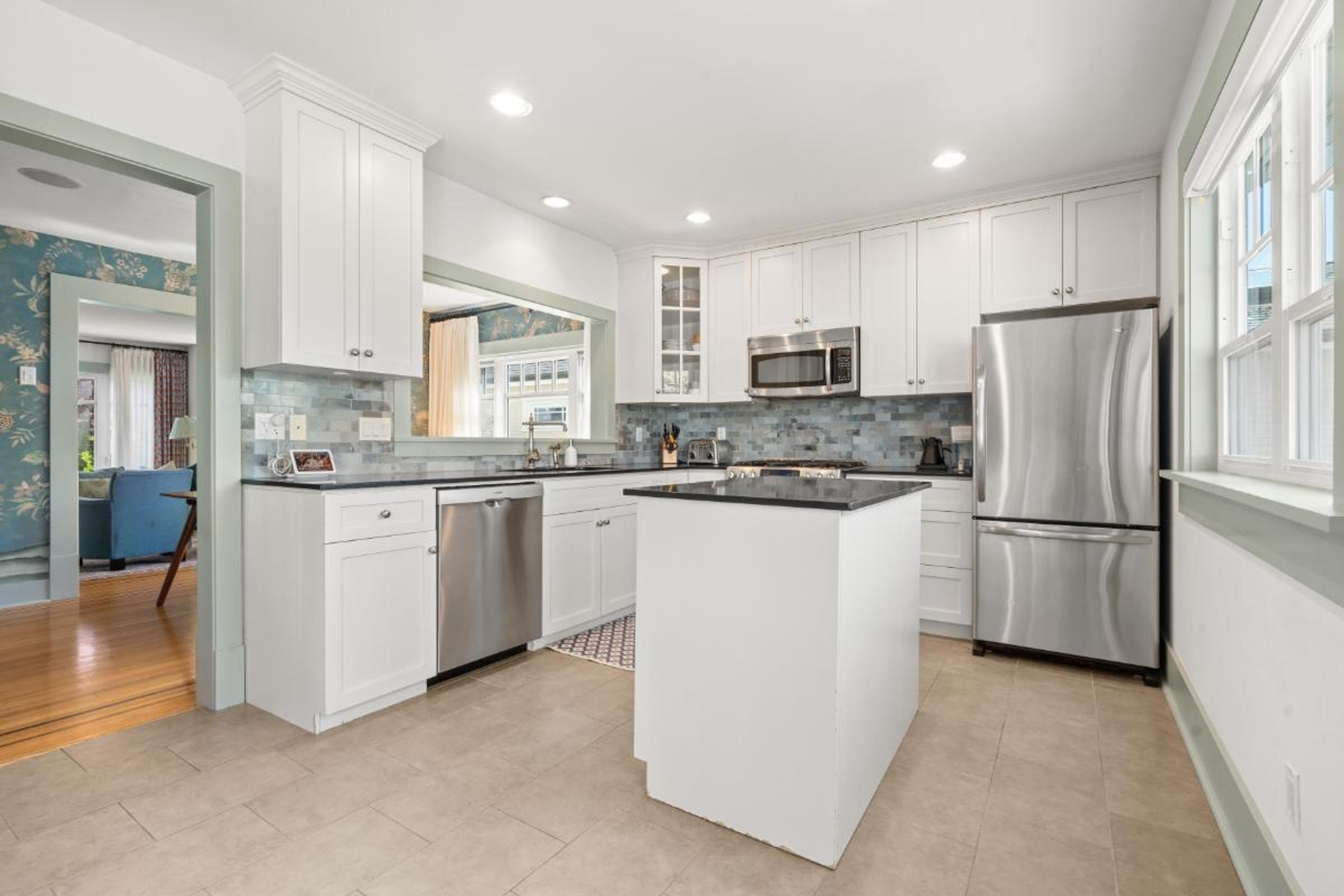 6591 VINE STREET - 5