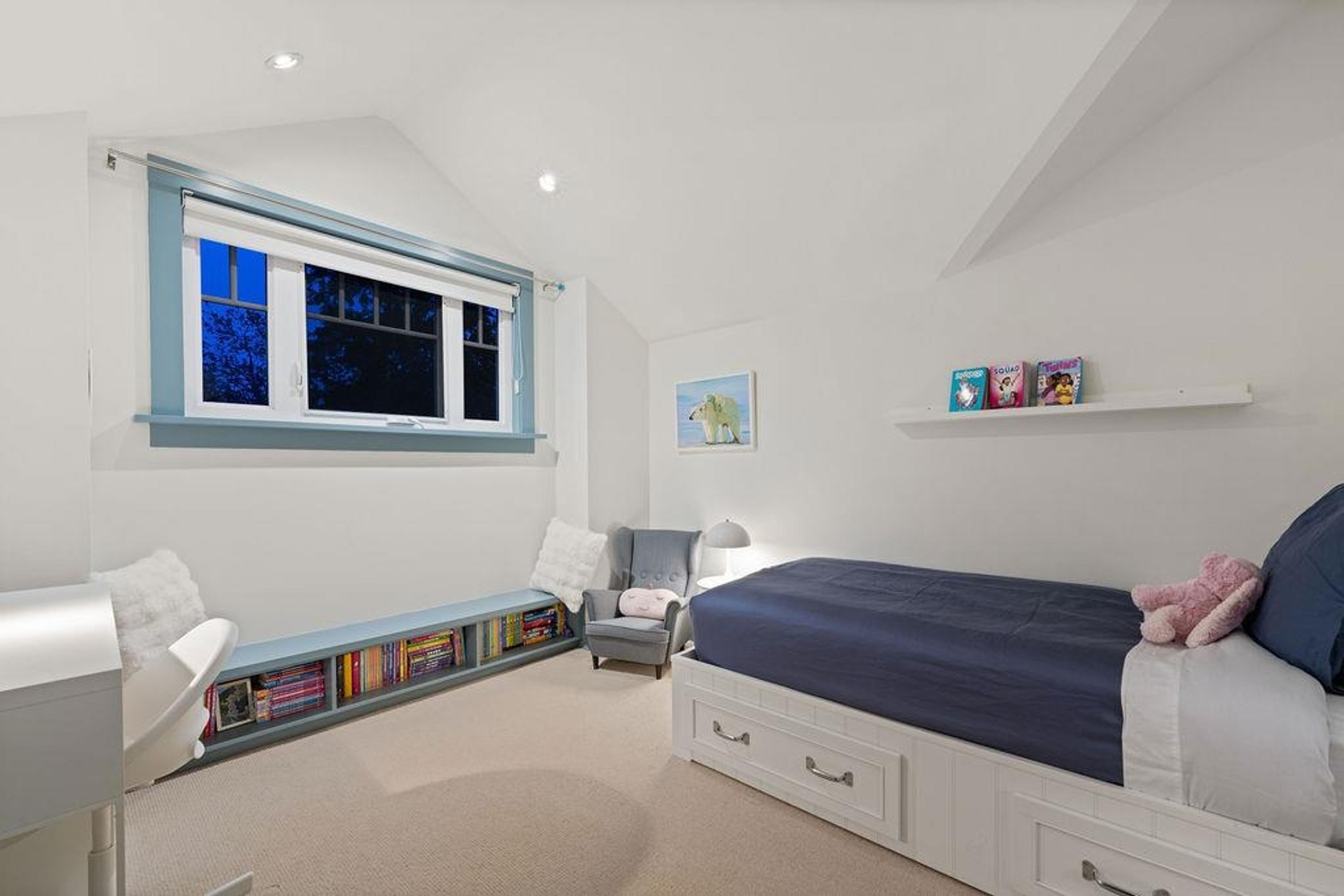 6591 VINE STREET - 24