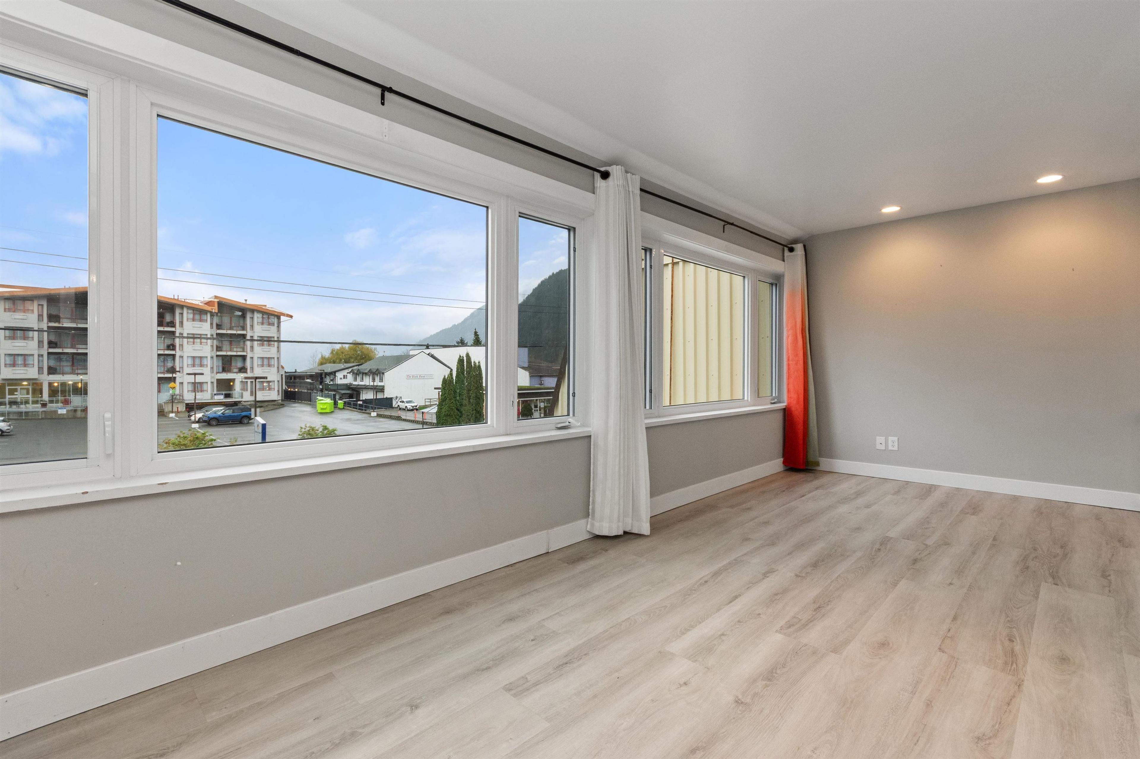 #205 160 LILLOOET AVENUE - 17