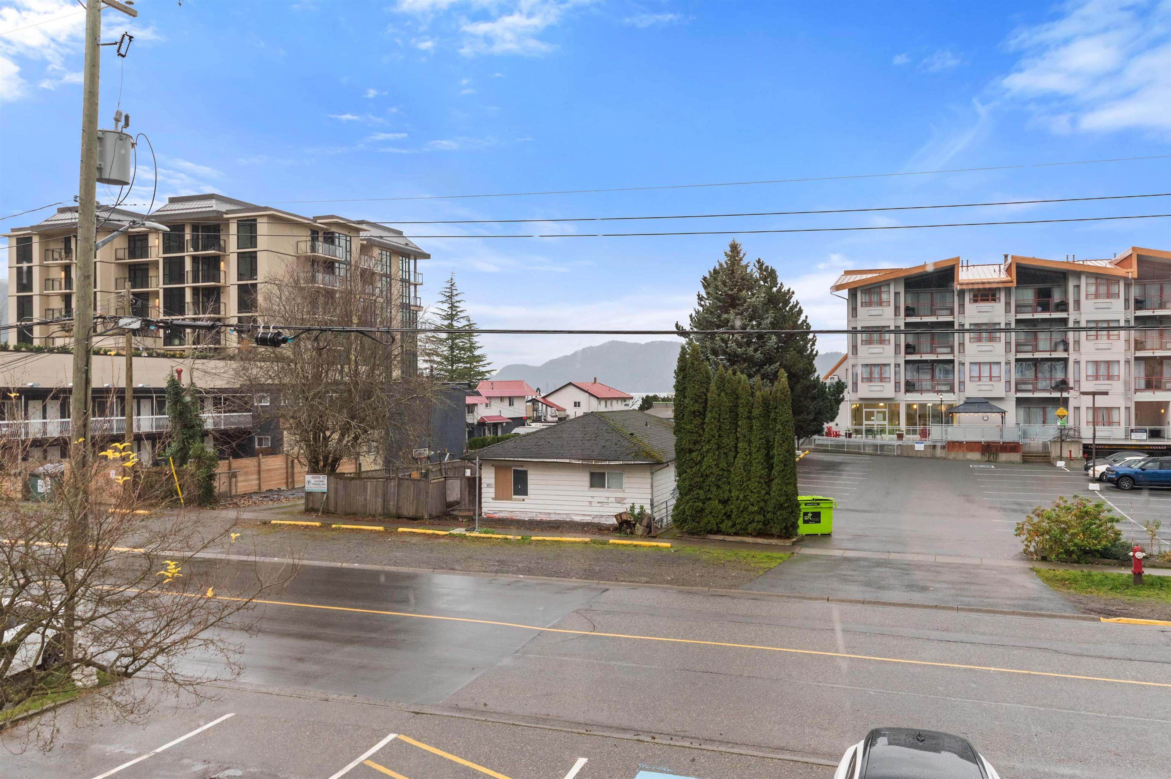 #205 160 LILLOOET AVENUE - Image 3