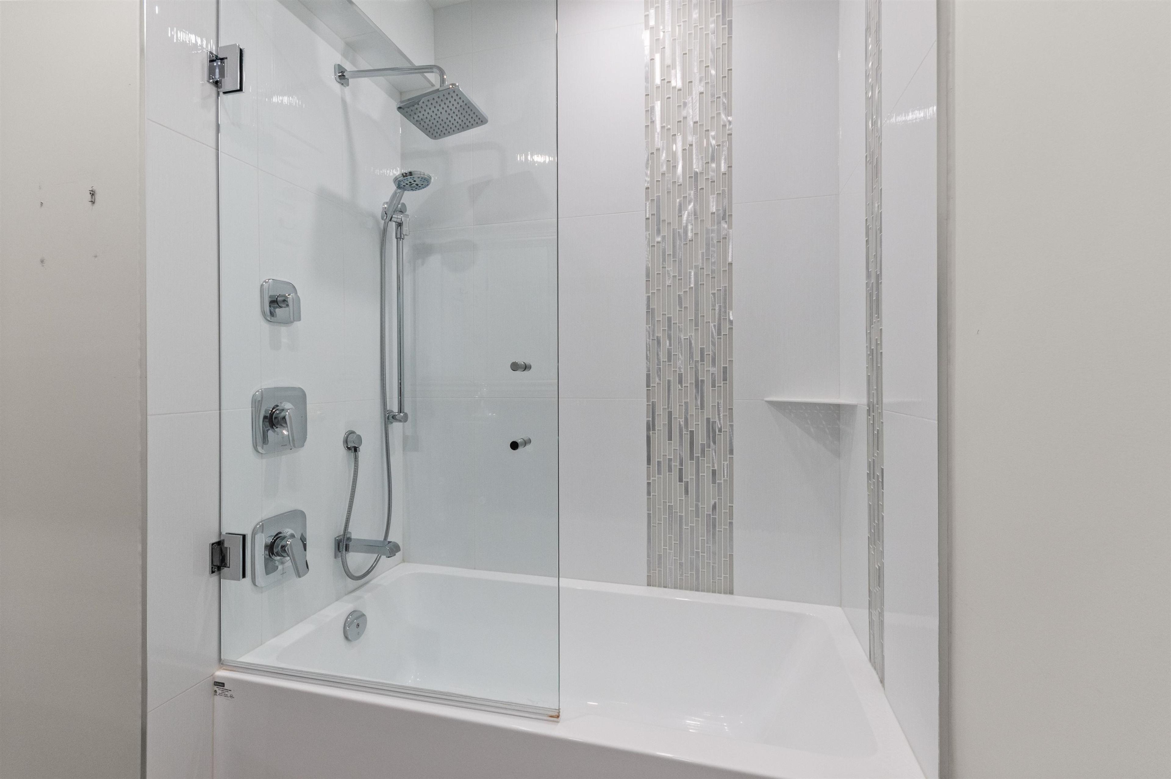 #205 160 LILLOOET AVENUE - 28