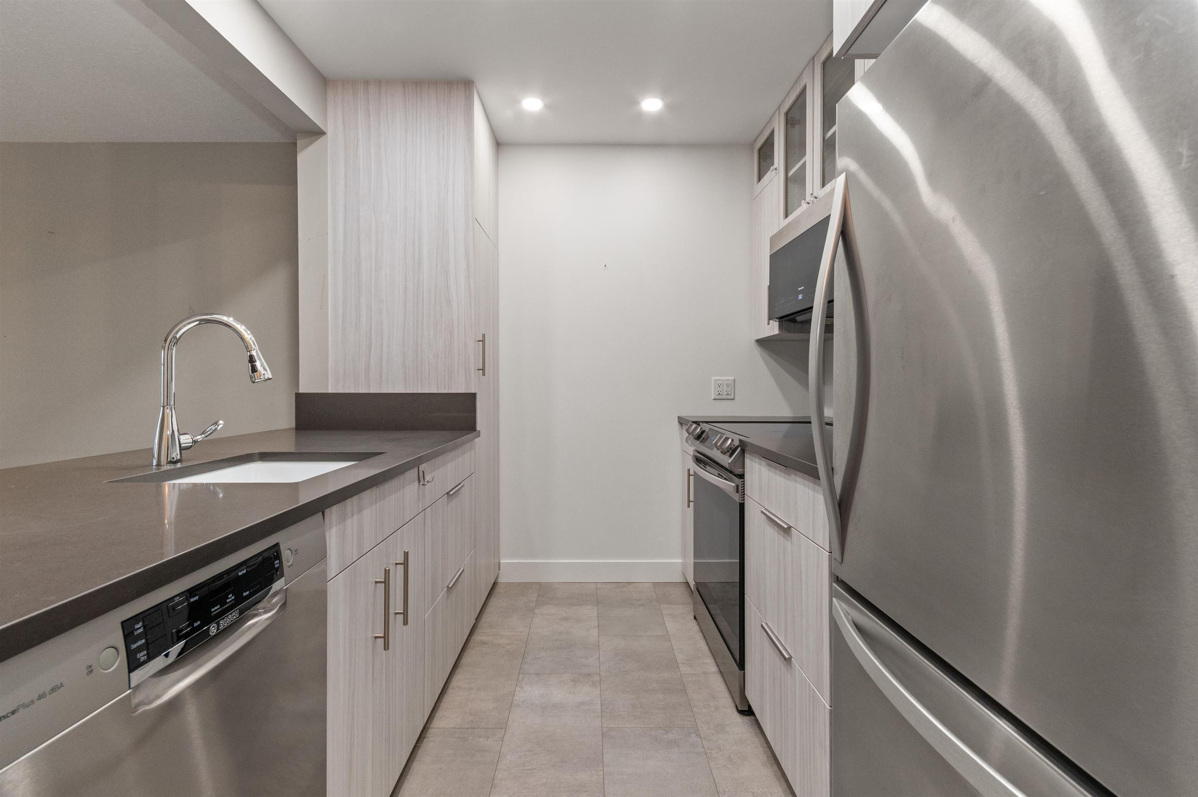 #205 160 LILLOOET AVENUE - 9