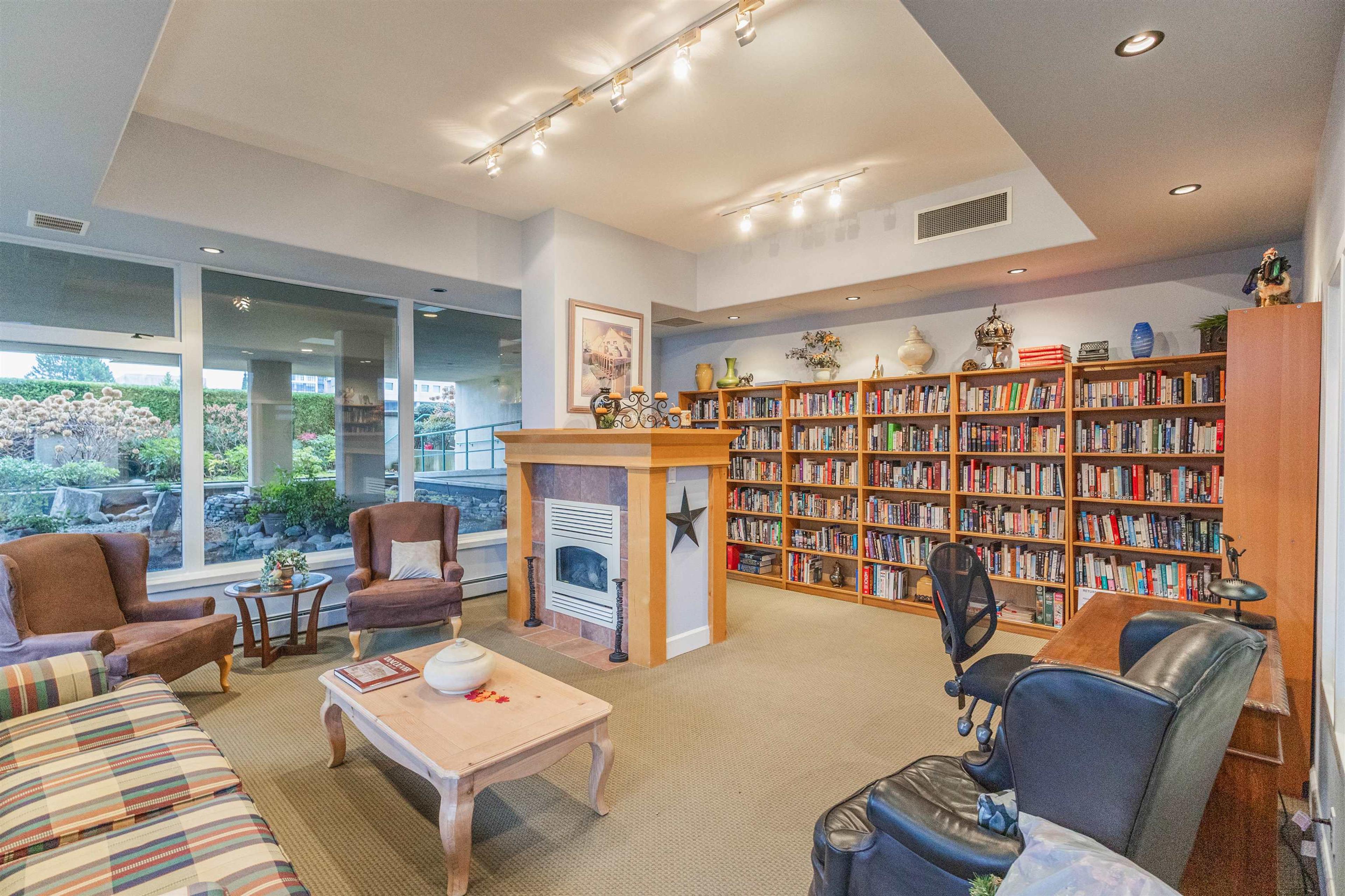 #207 15466 NORTH BLUFF ROAD - 27