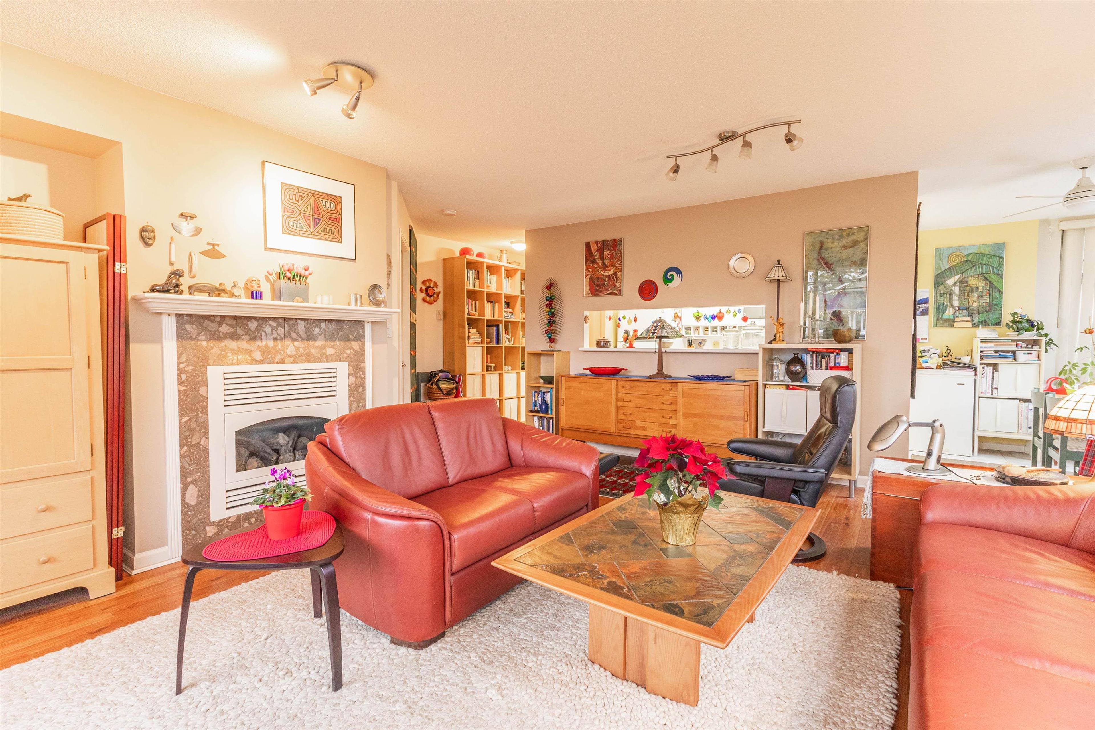 #207 15466 NORTH BLUFF ROAD - 17