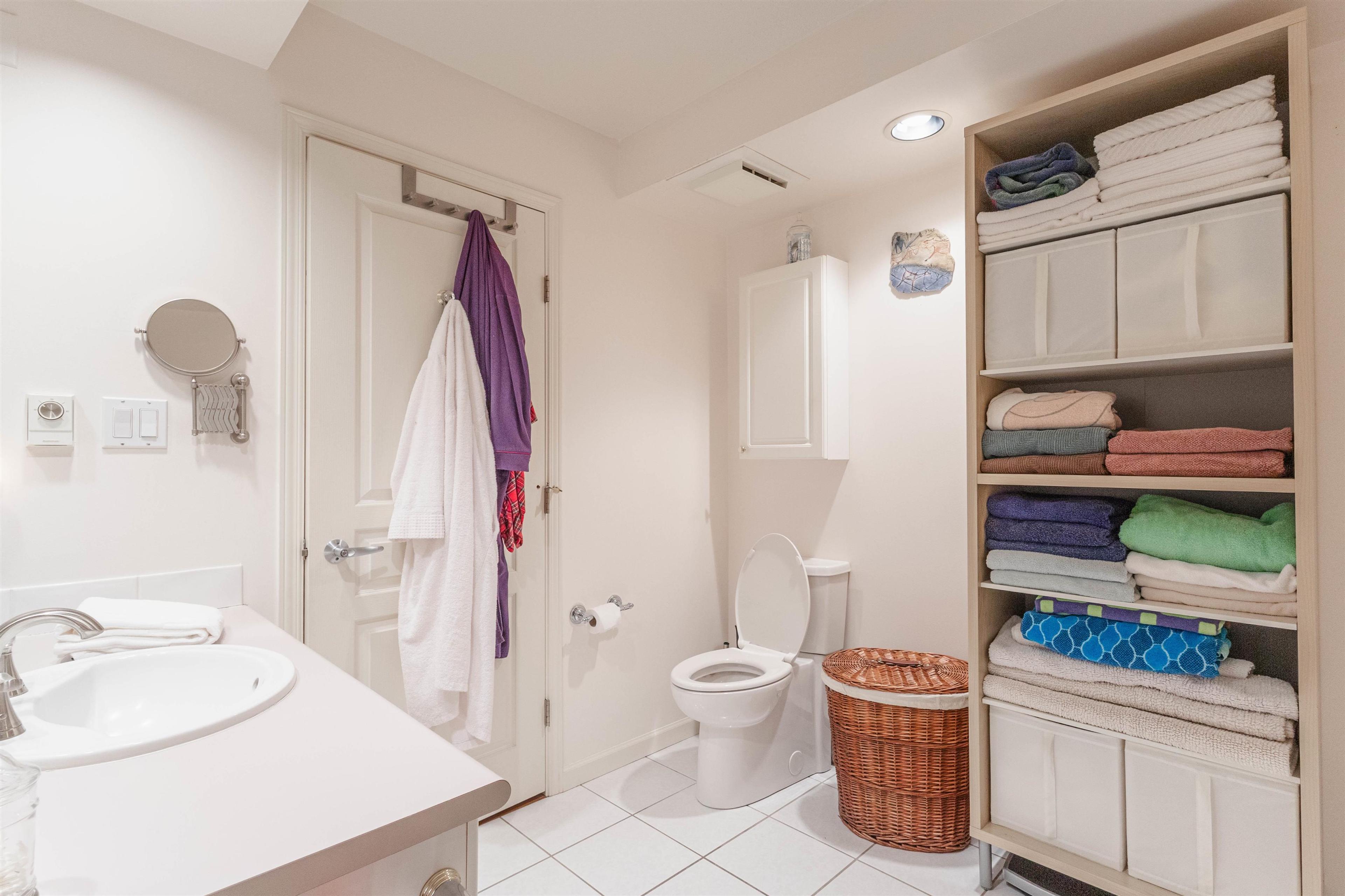 #207 15466 NORTH BLUFF ROAD - 16