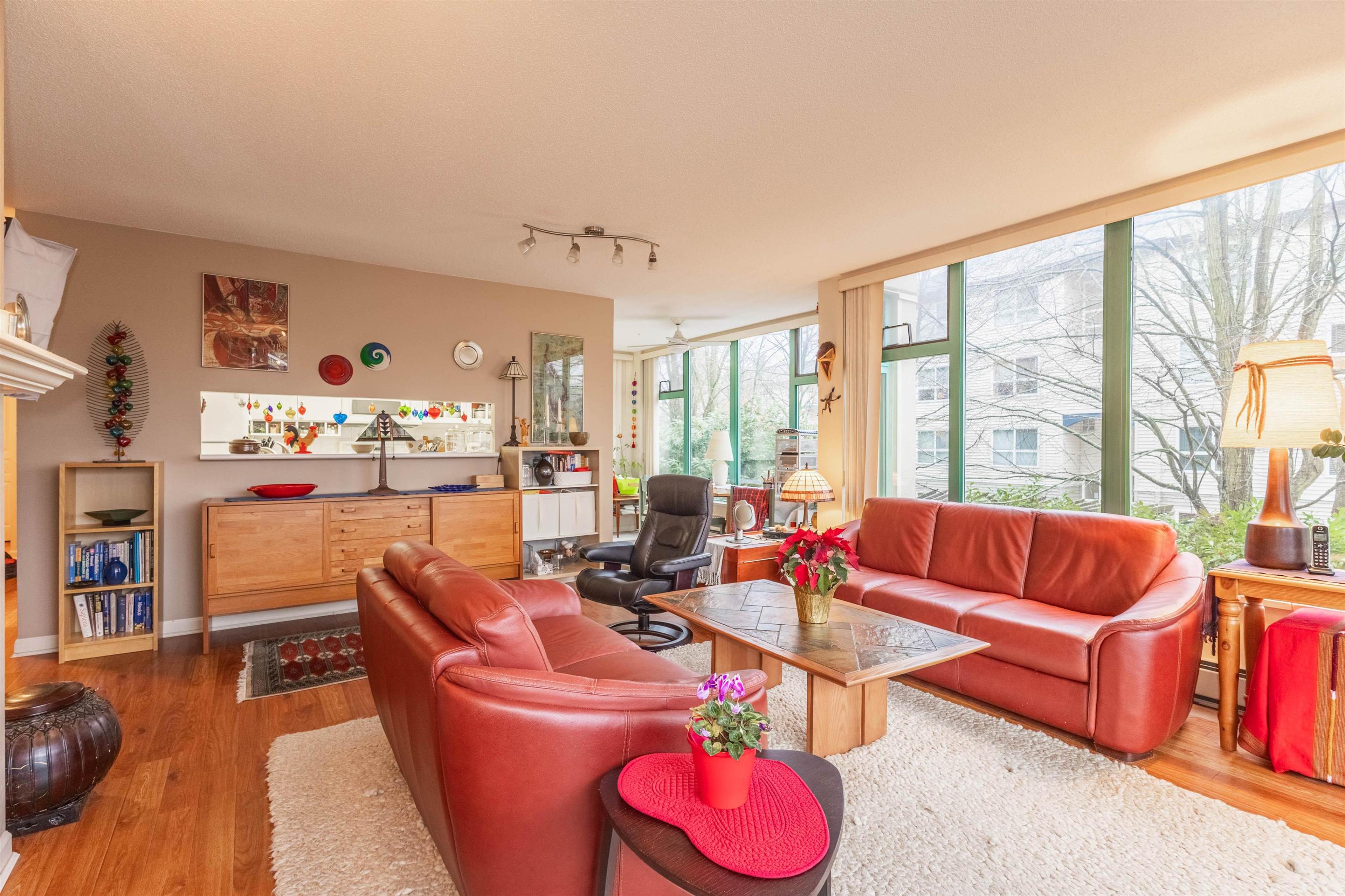 #207 15466 NORTH BLUFF ROAD - 18