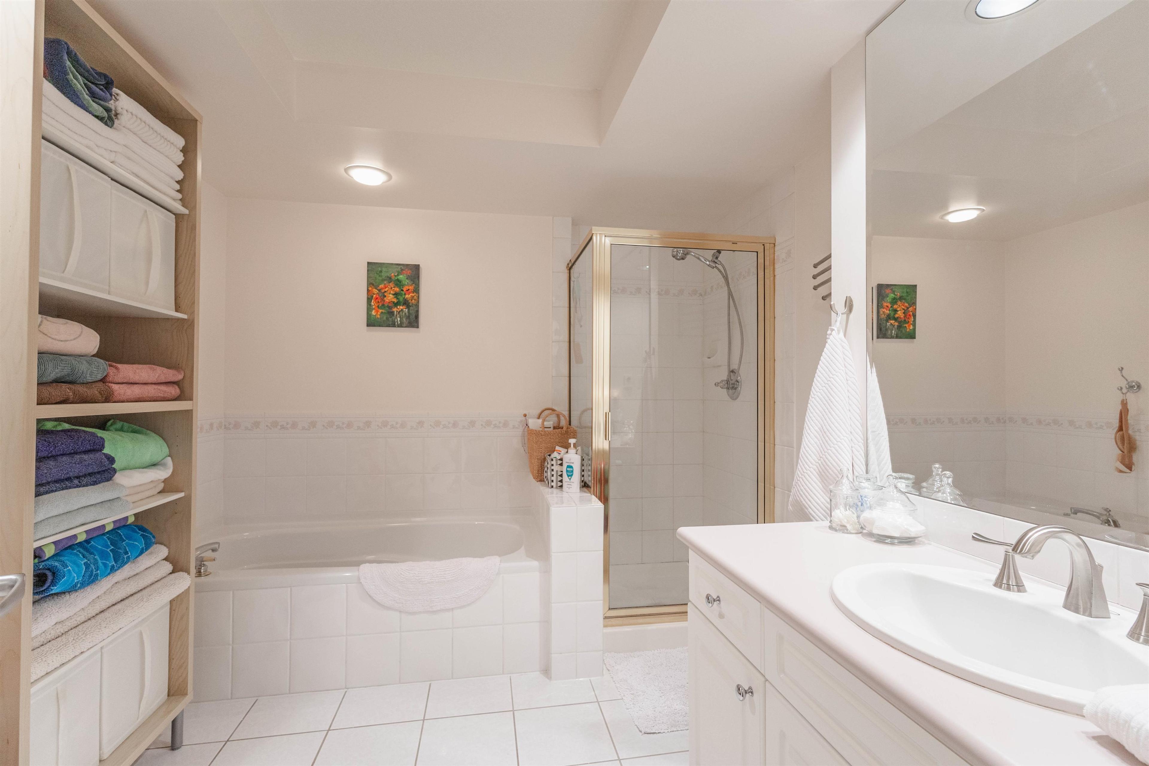 #207 15466 NORTH BLUFF ROAD - 15