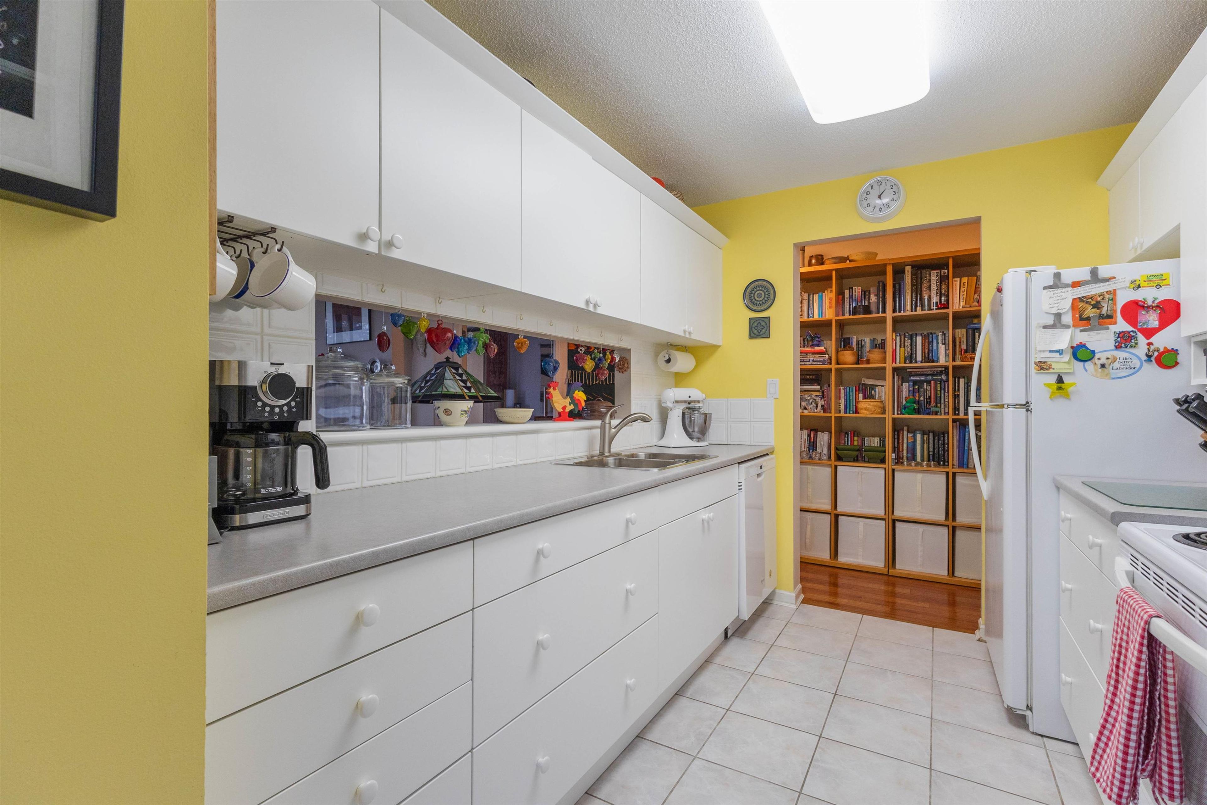 #207 15466 NORTH BLUFF ROAD - 11