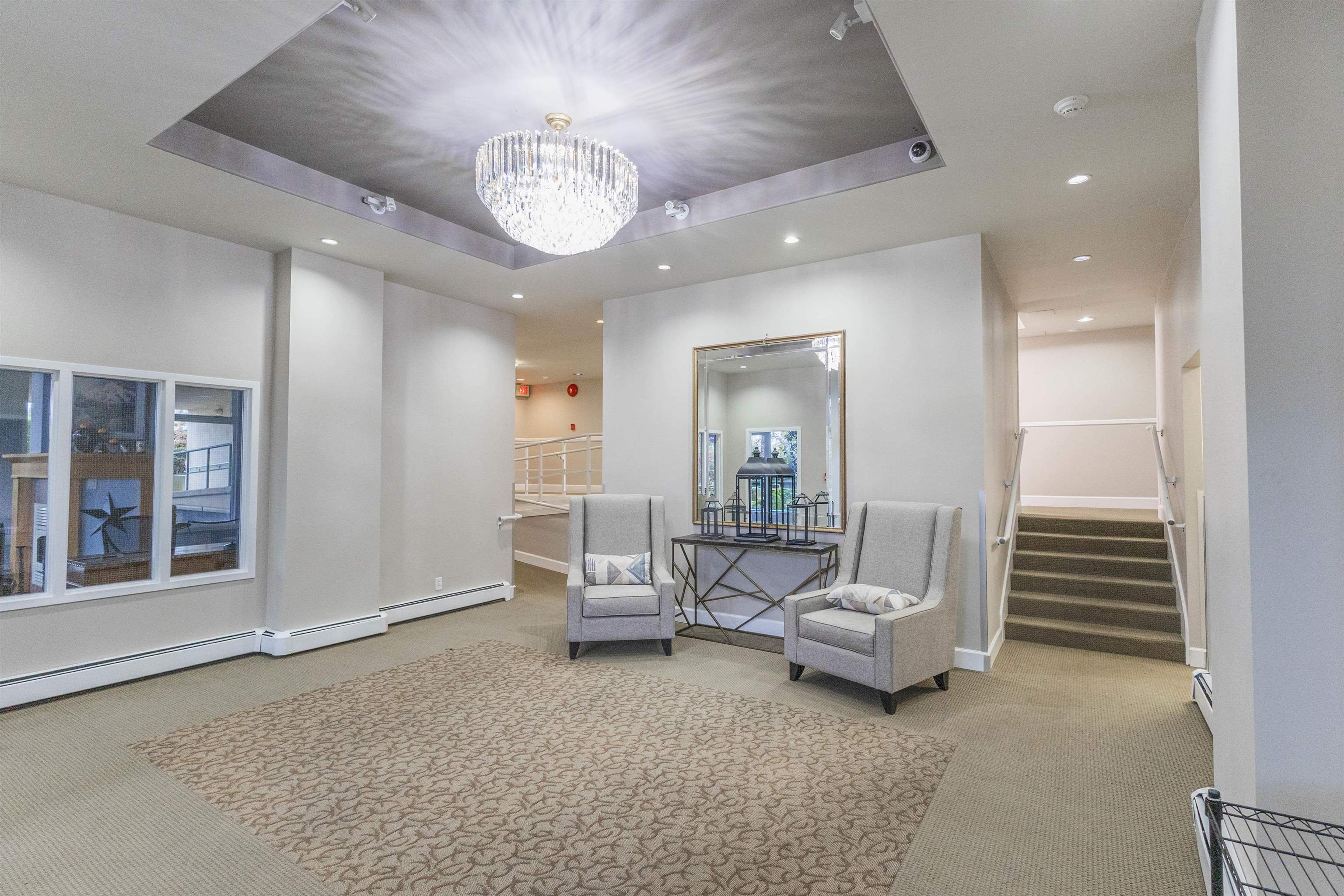 #207 15466 NORTH BLUFF ROAD - 25