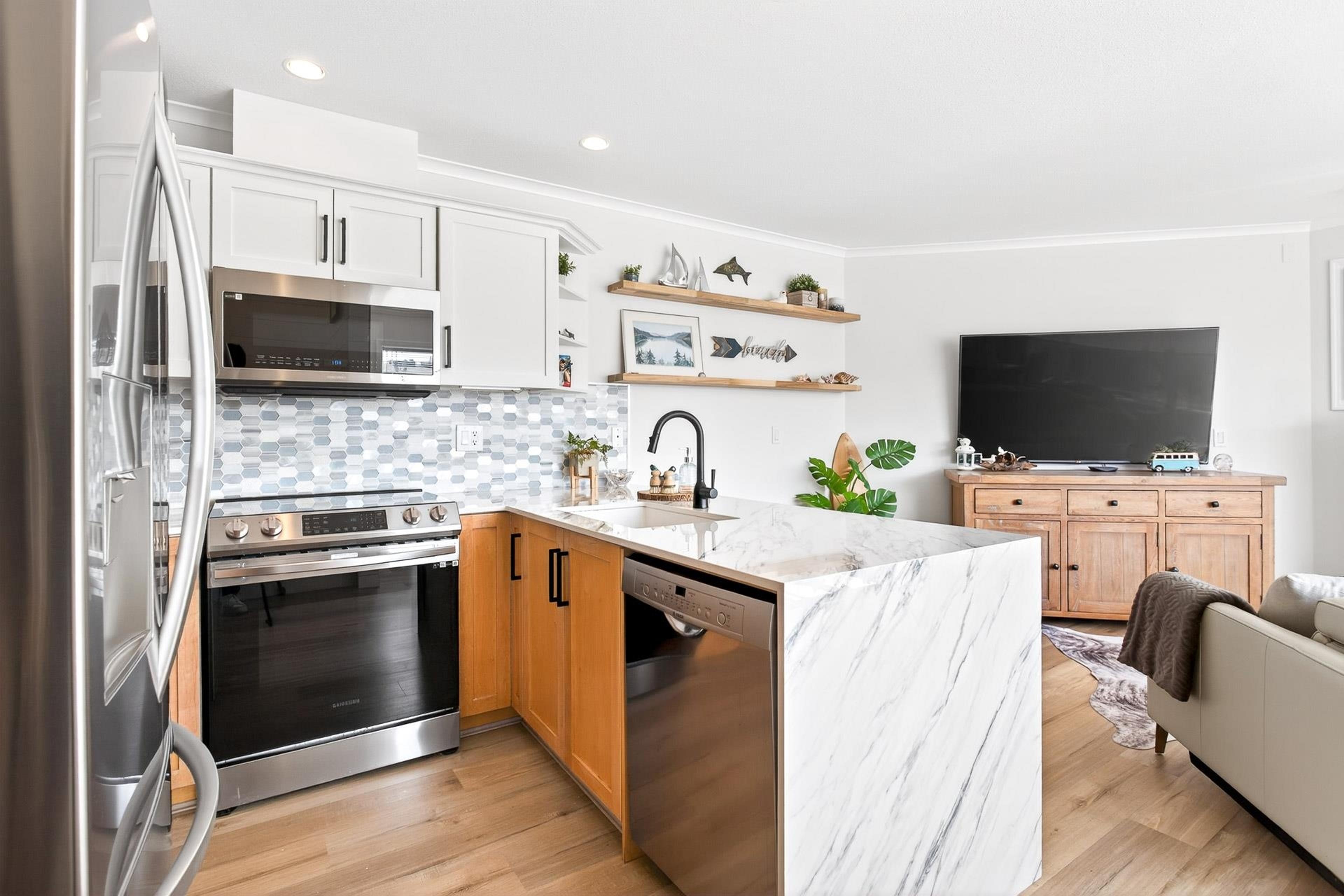 #205 15154 ROPER AVENUE - 16