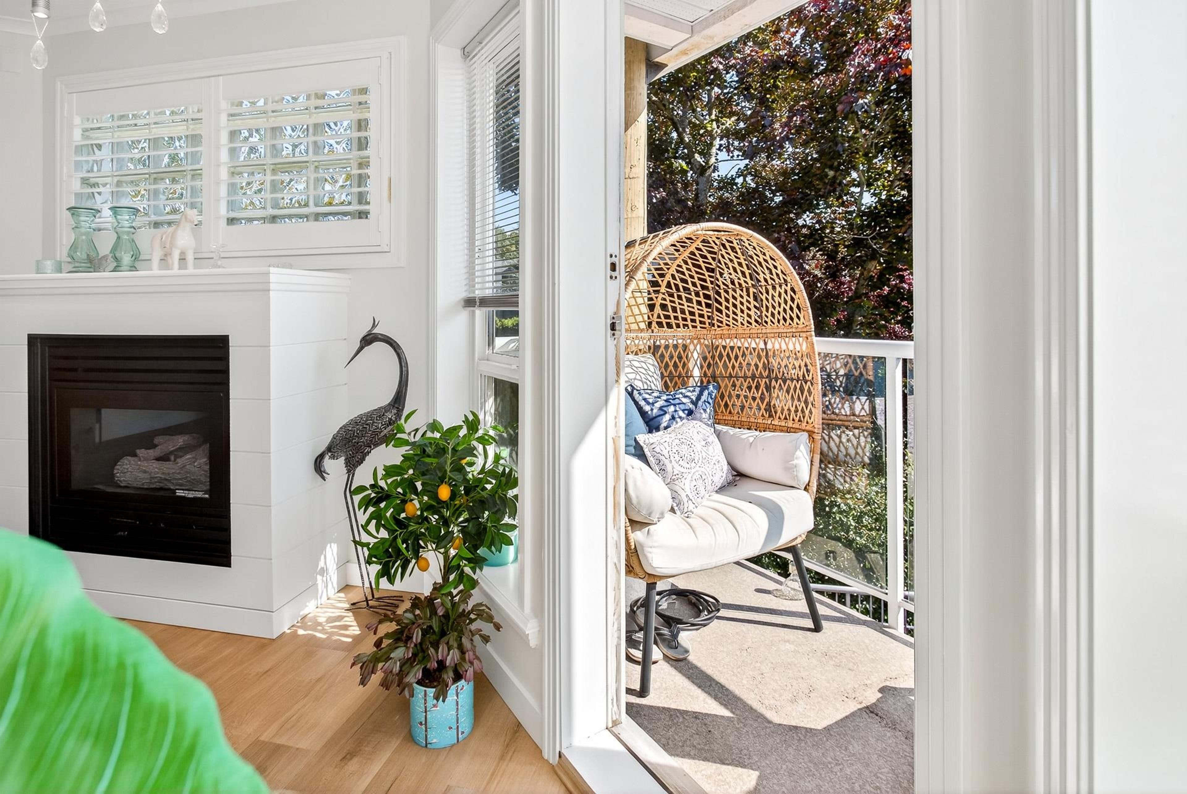 #205 15154 ROPER AVENUE - 11