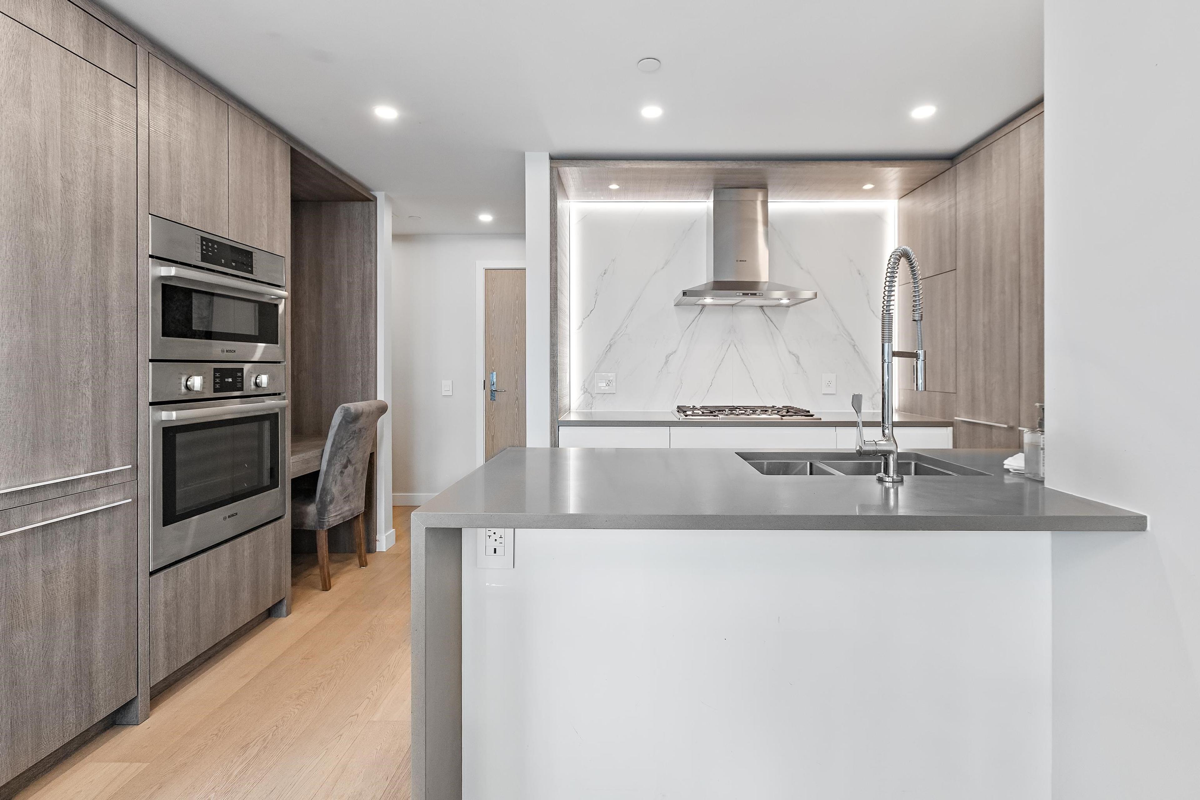 #601 1441 JOHNSTON ROAD - 12