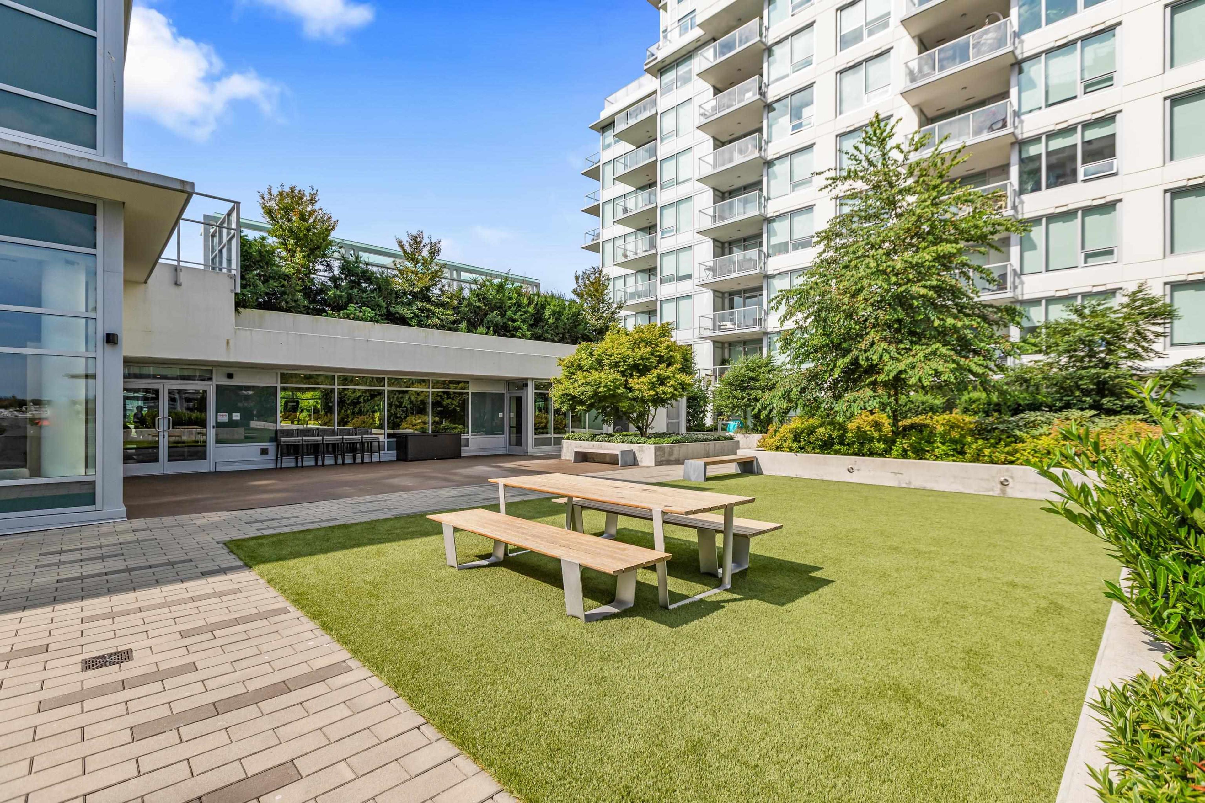 #601 1441 JOHNSTON ROAD - 32