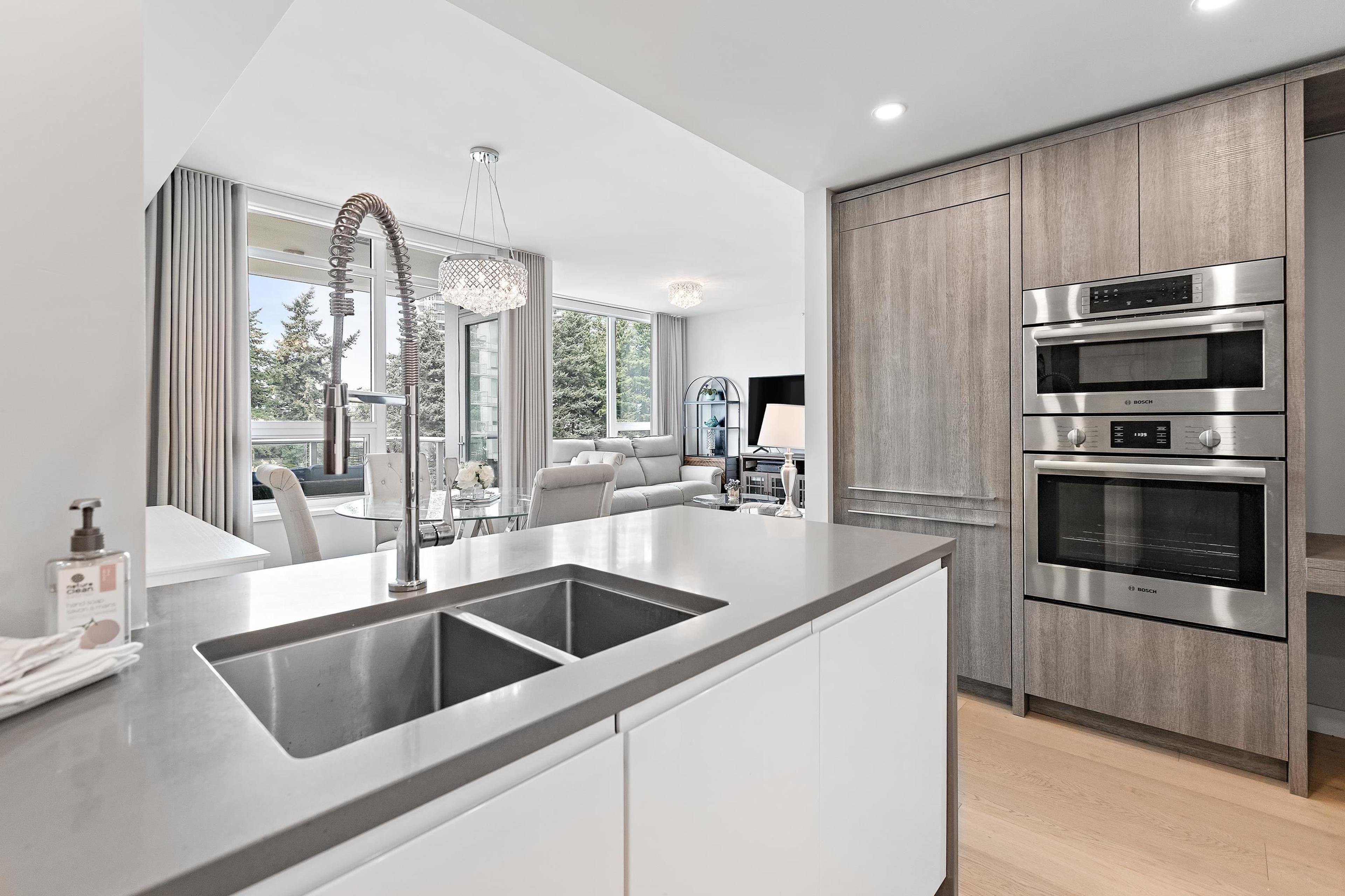 #601 1441 JOHNSTON ROAD - 9